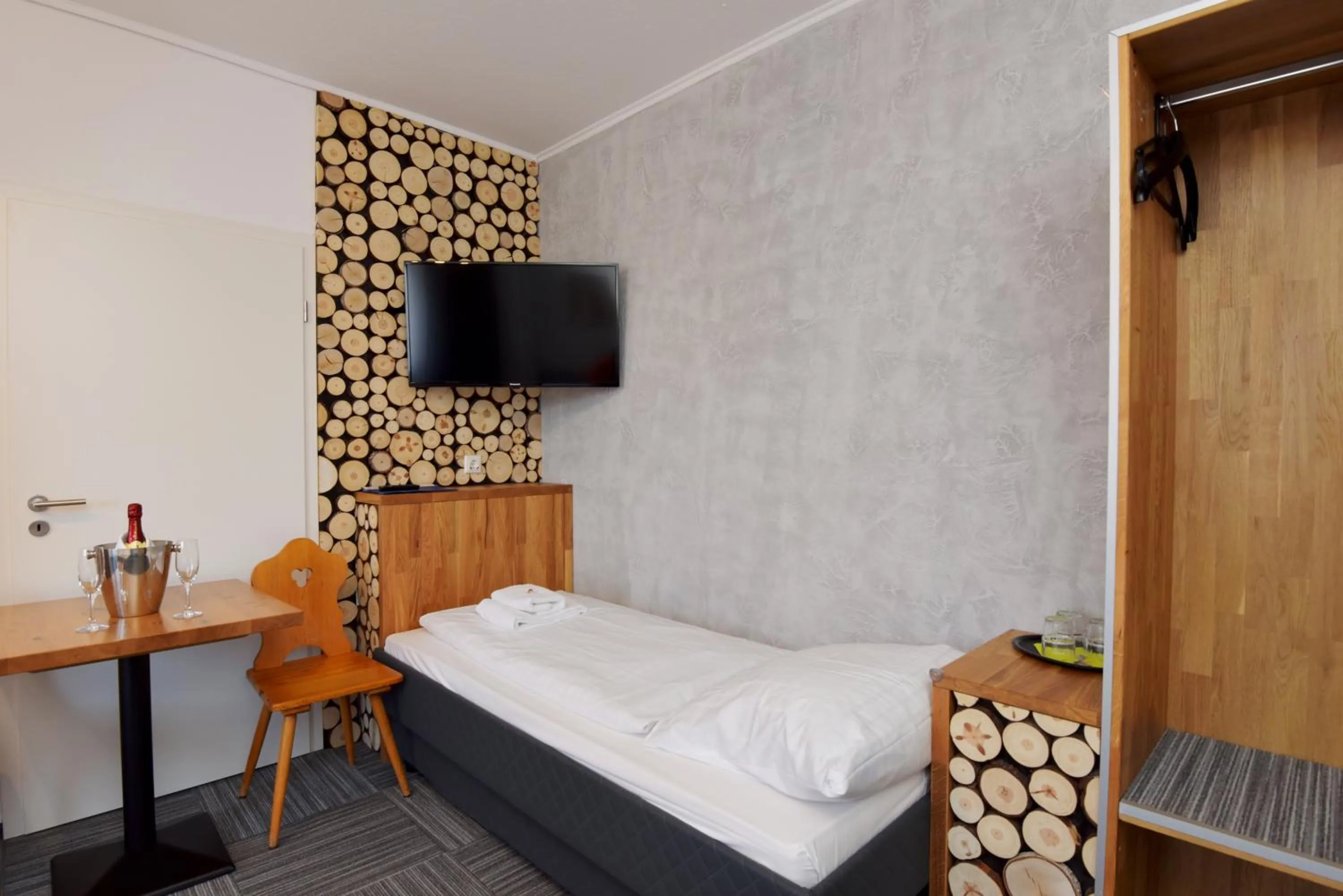 Bedroom, Bed in Hotel Zum Gründle