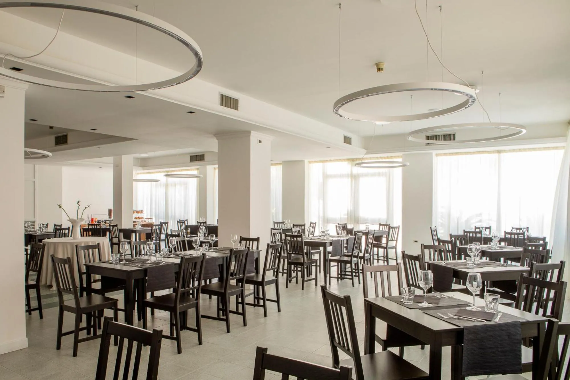 Restaurant/places to eat in Hotel Mediterraneo