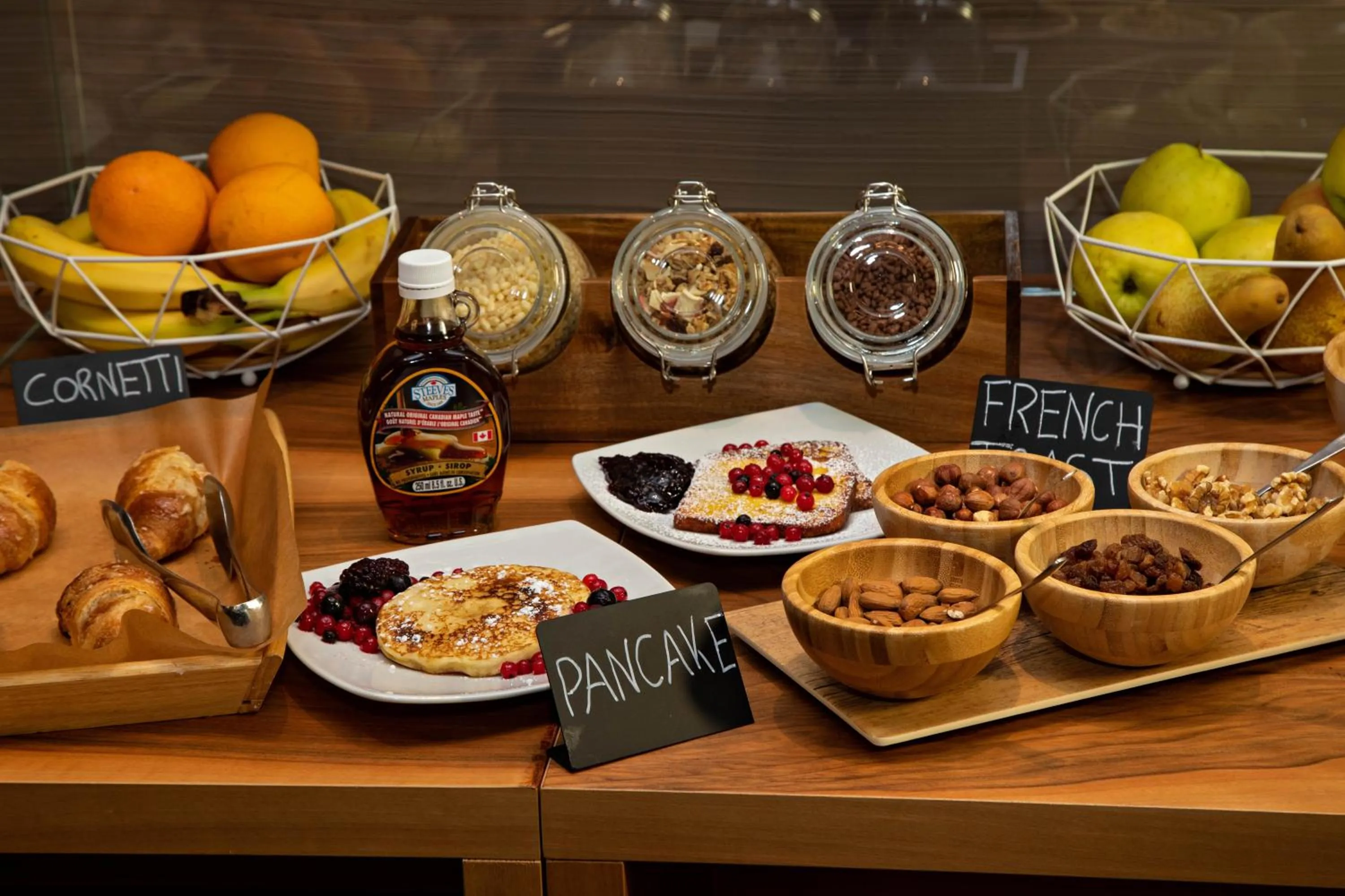 Buffet breakfast in Hotel Mediterraneo