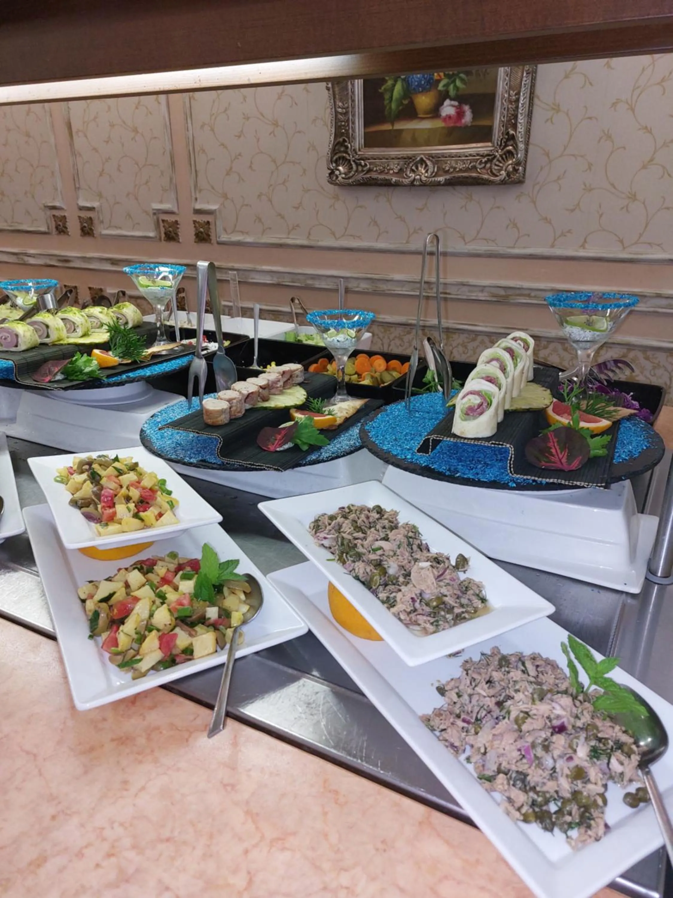 Restaurant/places to eat in Karolina Hotel