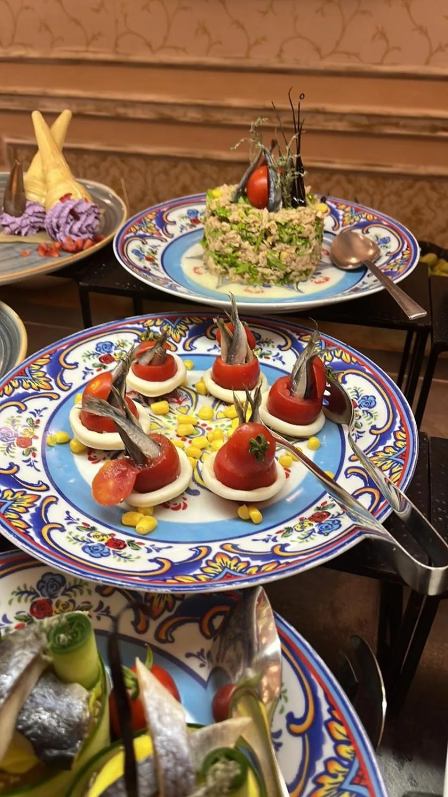 Restaurant/places to eat in Karolina Hotel