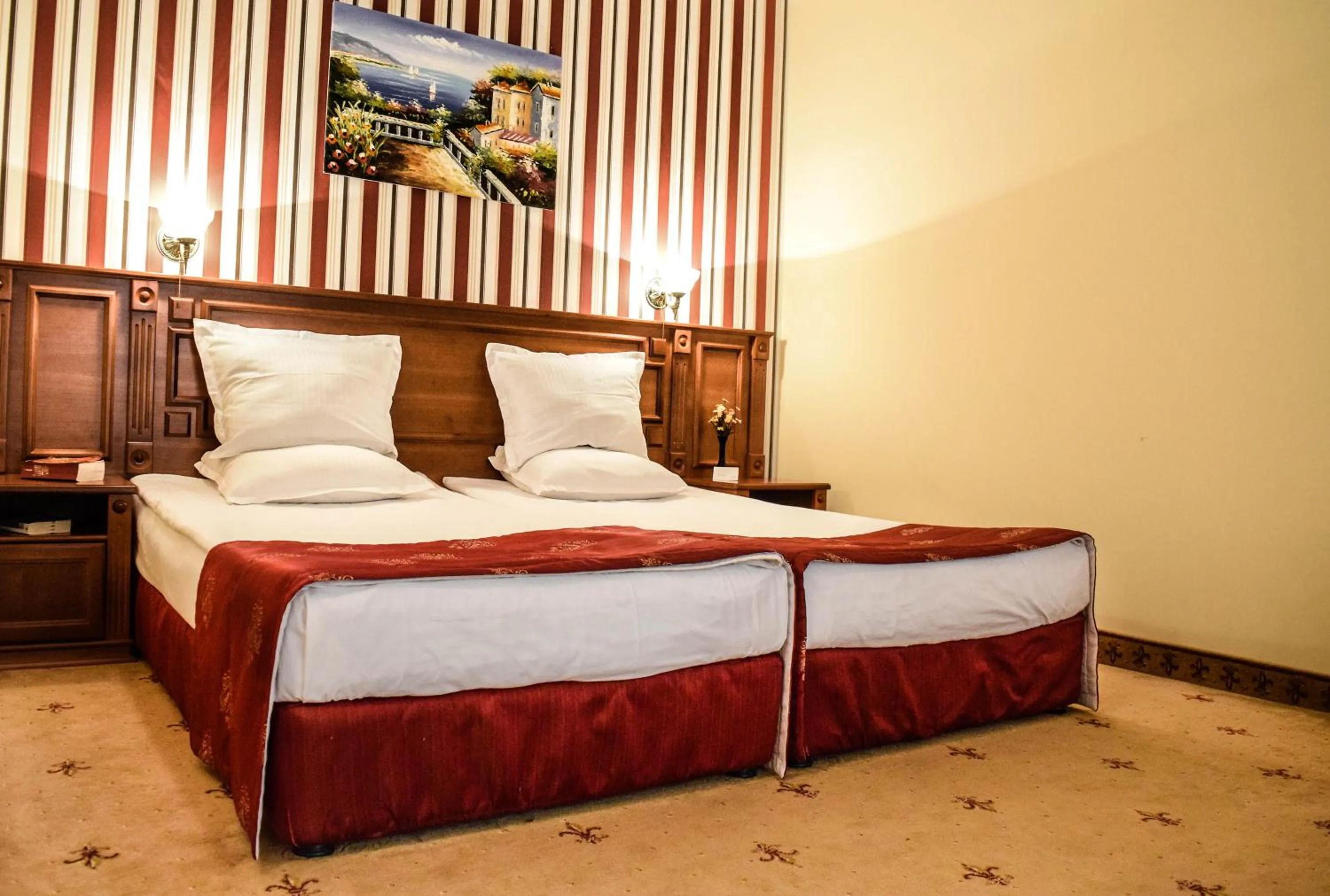 Bathroom, Bed in Karolina Hotel