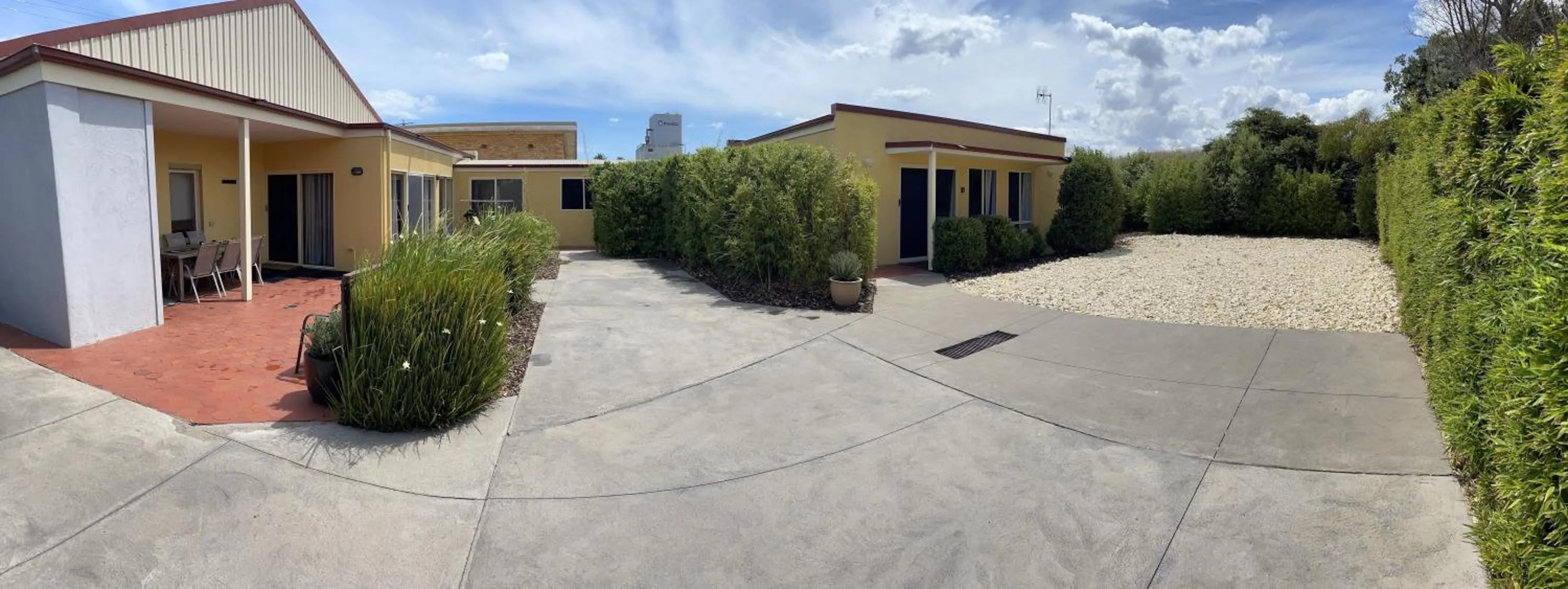 Property building in Austral Place 88 via Merri River