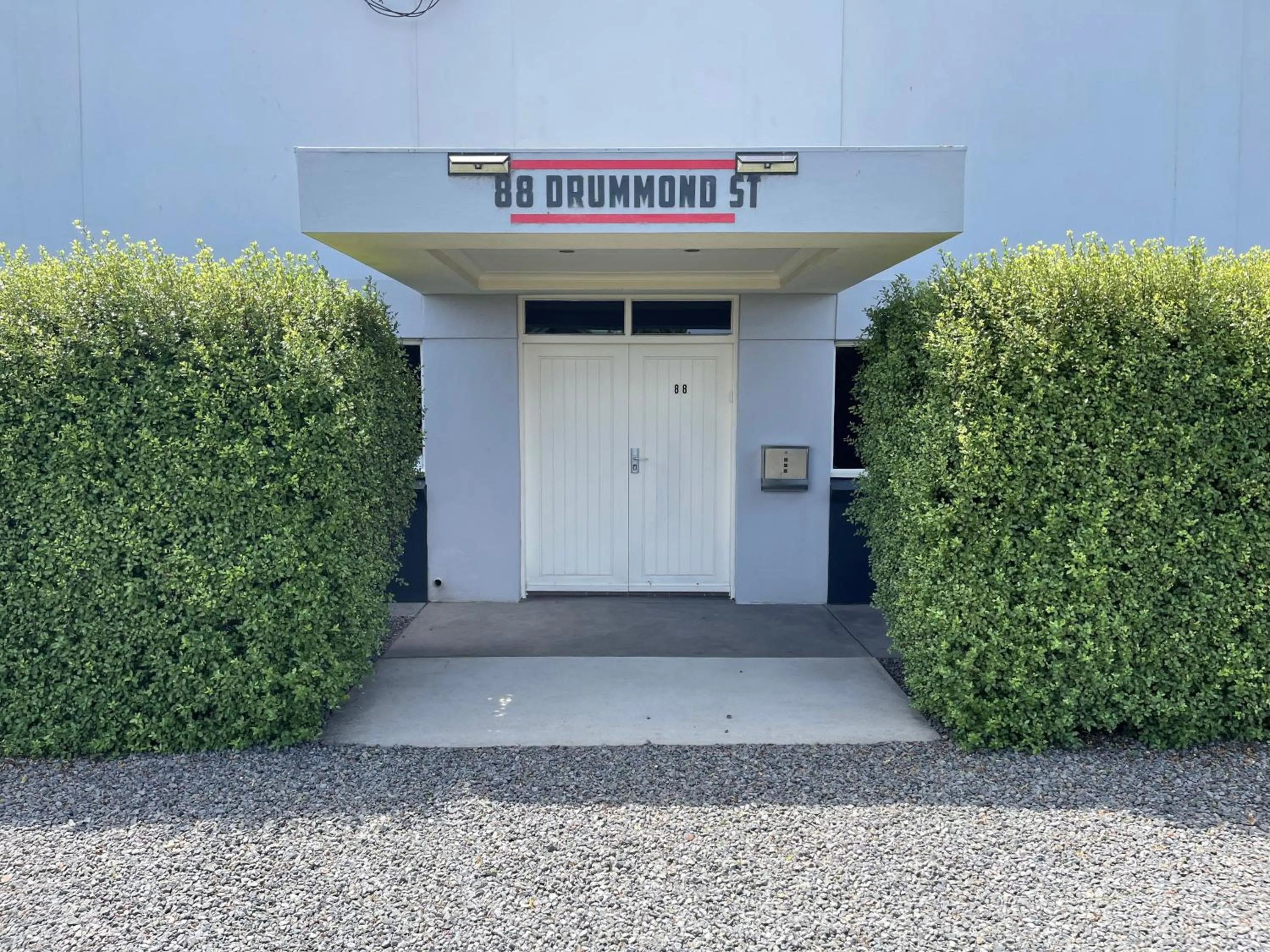 Property building in Austral Place 88 via Merri River