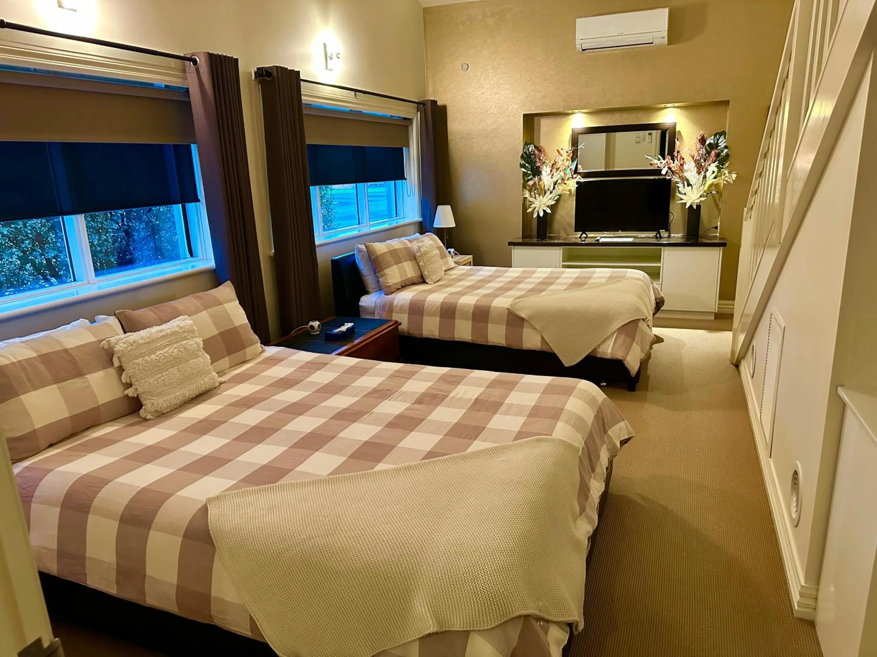 Bedroom, Bed in Austral Place 88 via Merri River