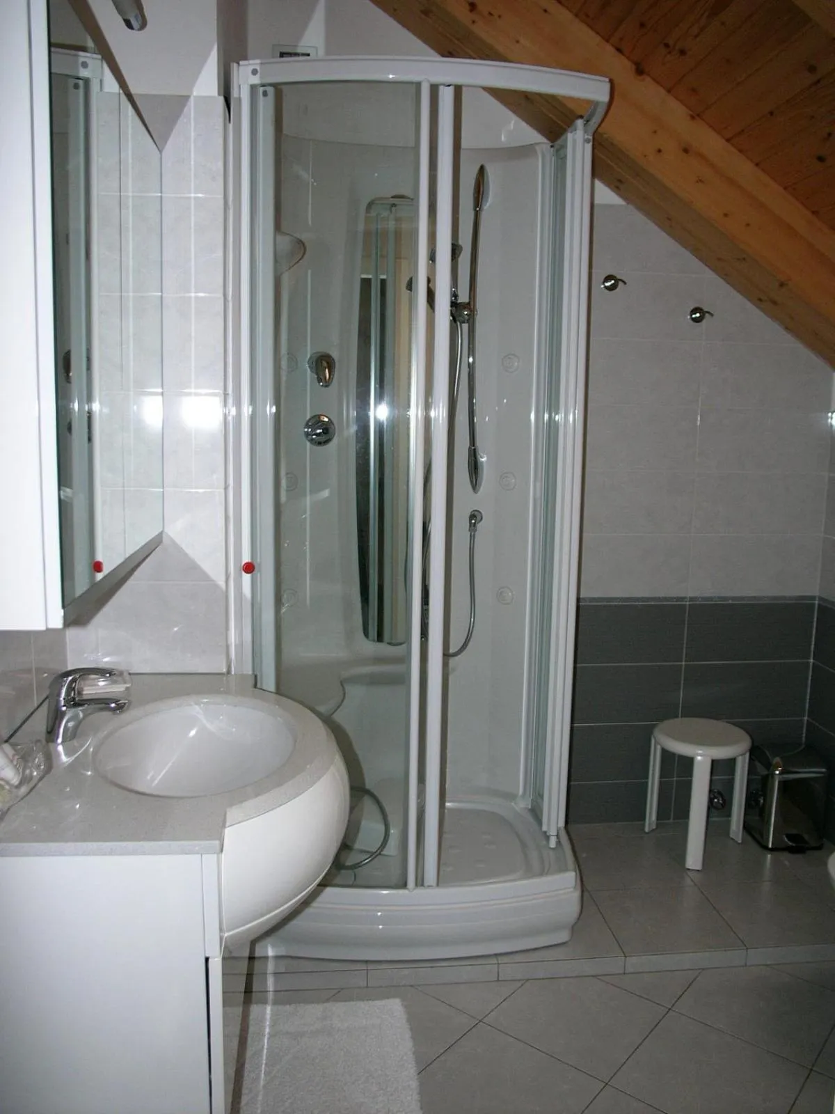 Shower in Hotel Lido