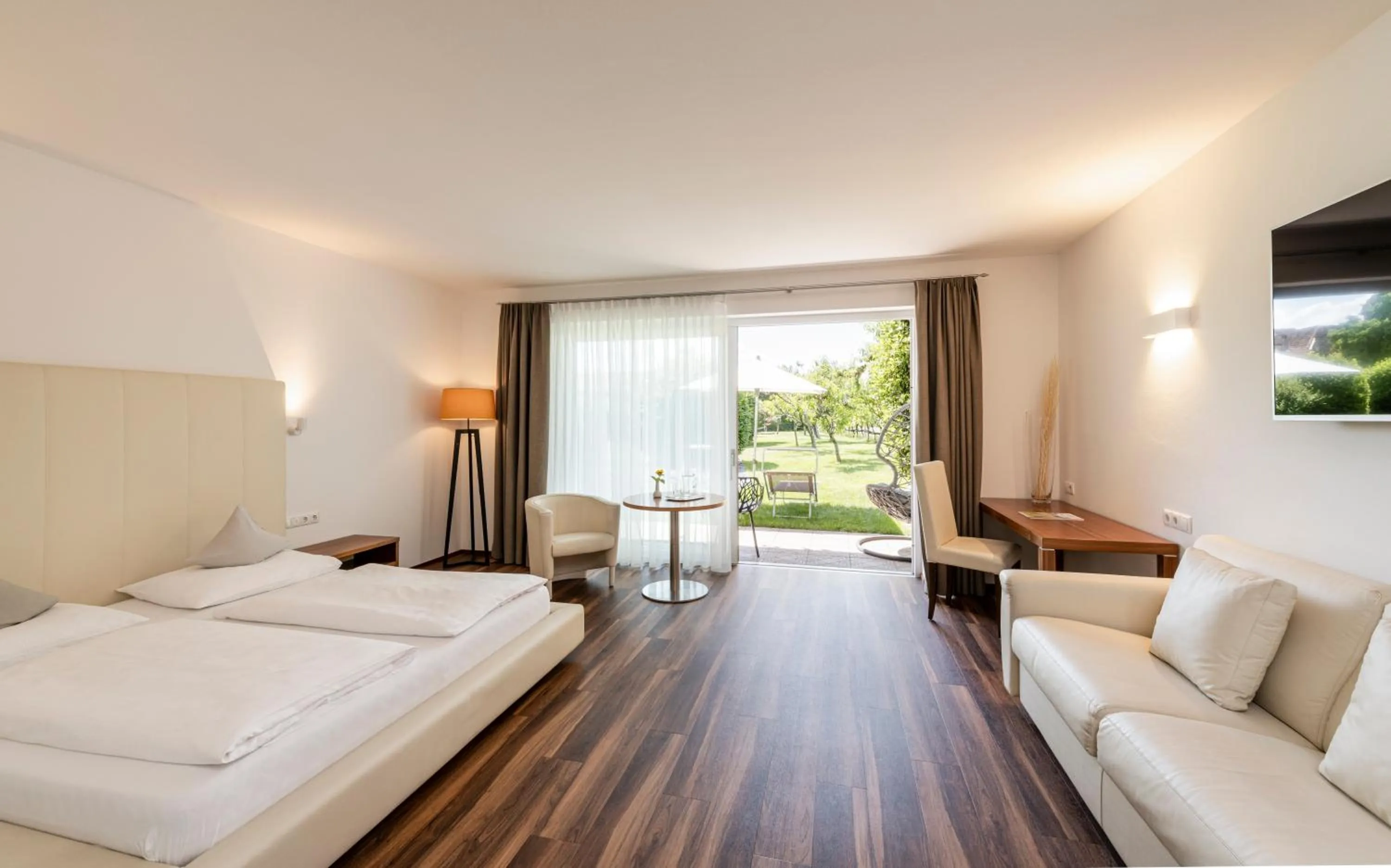 Junior Suite with Garden View in Hotel Mandelhof