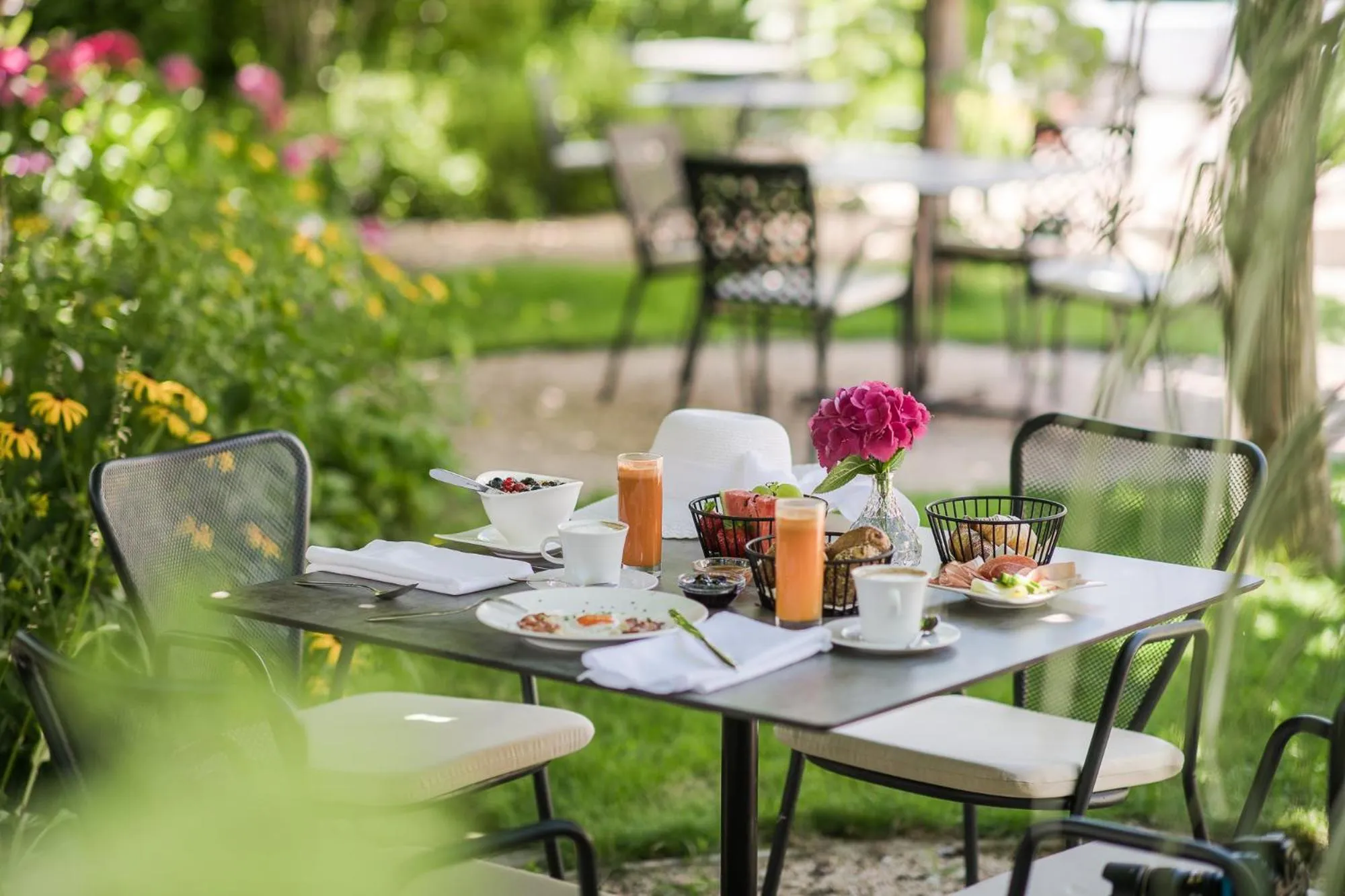 Breakfast in Hotel Mandelhof