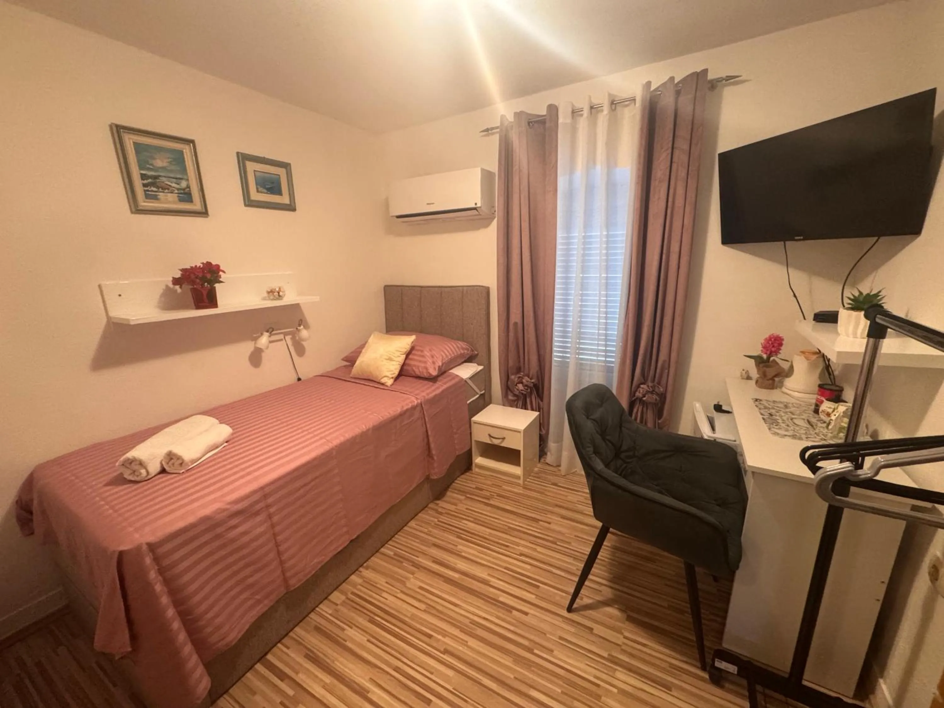 Damira Rooms