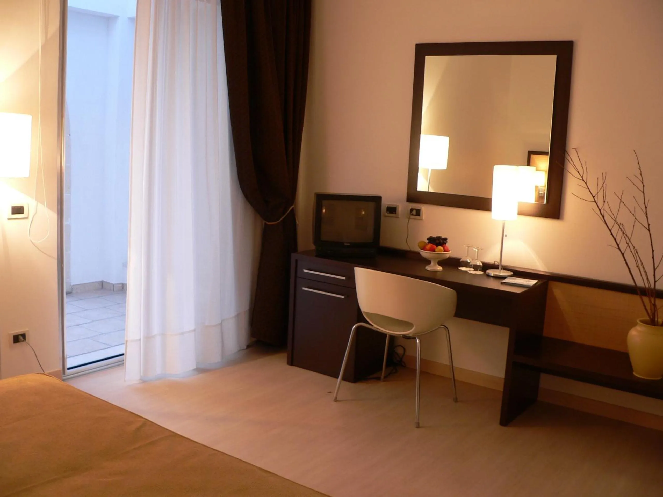 Seating area, Bed in Il Grillo Hotel