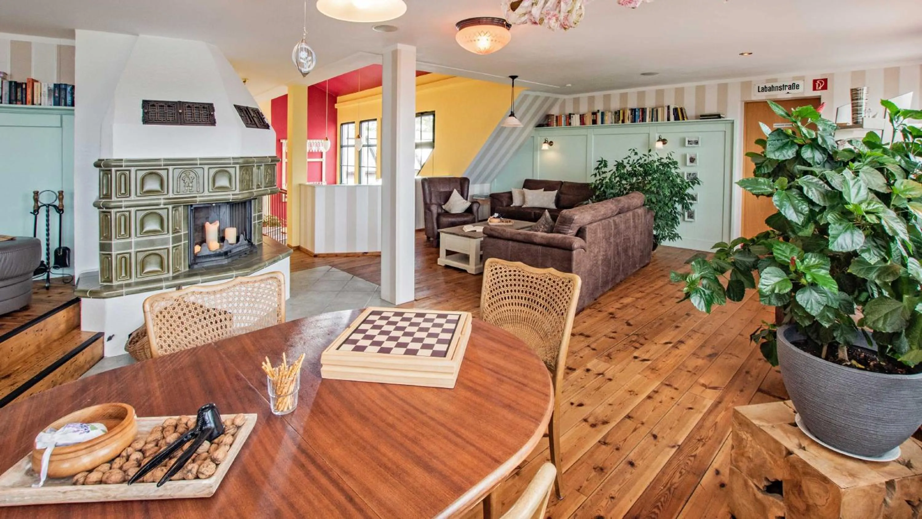 Communal lounge/ TV room in Hotel Garni Nussbaumhof