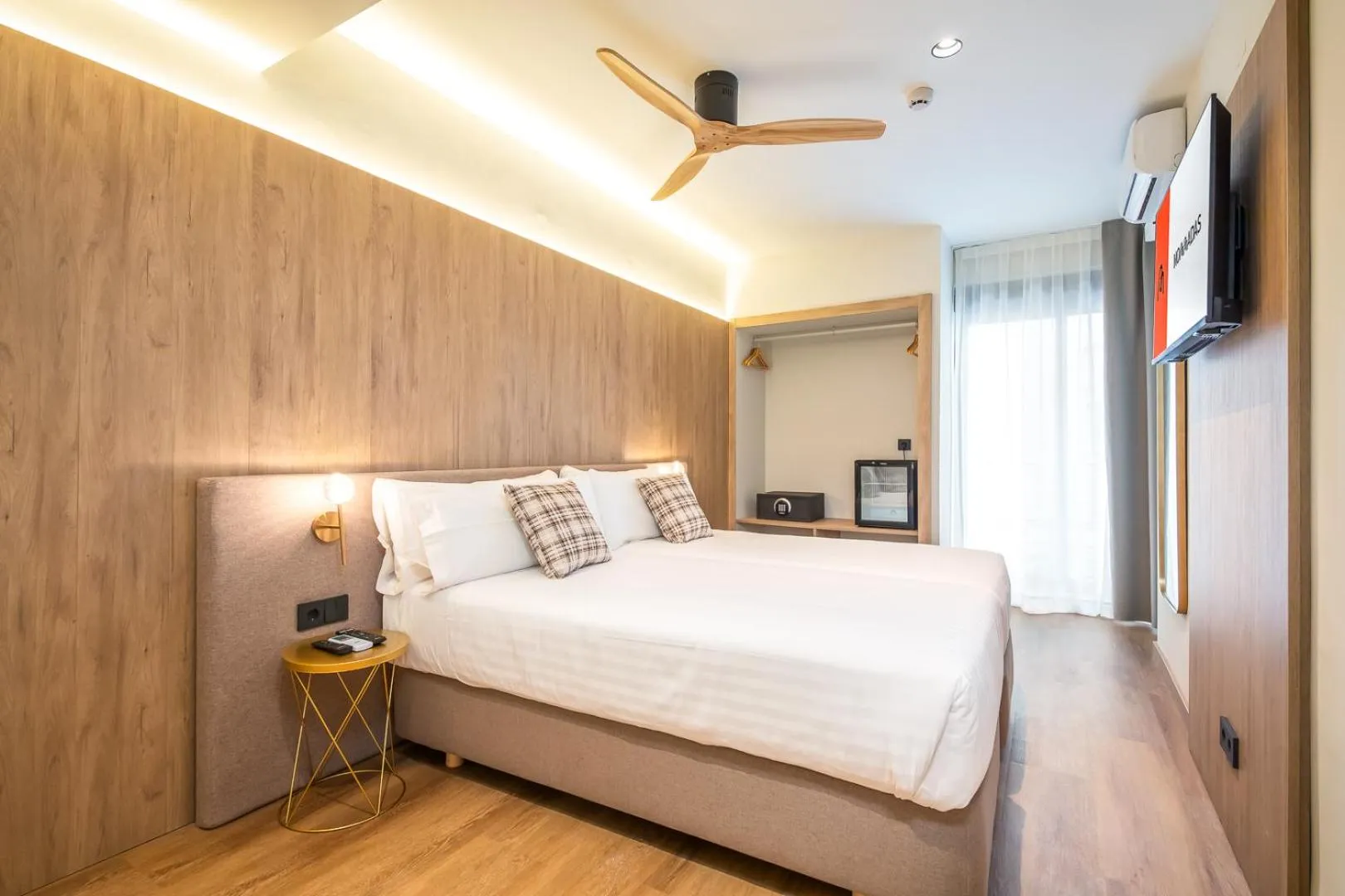 fireplace, Bed in Nommadas Jero - Only Adults