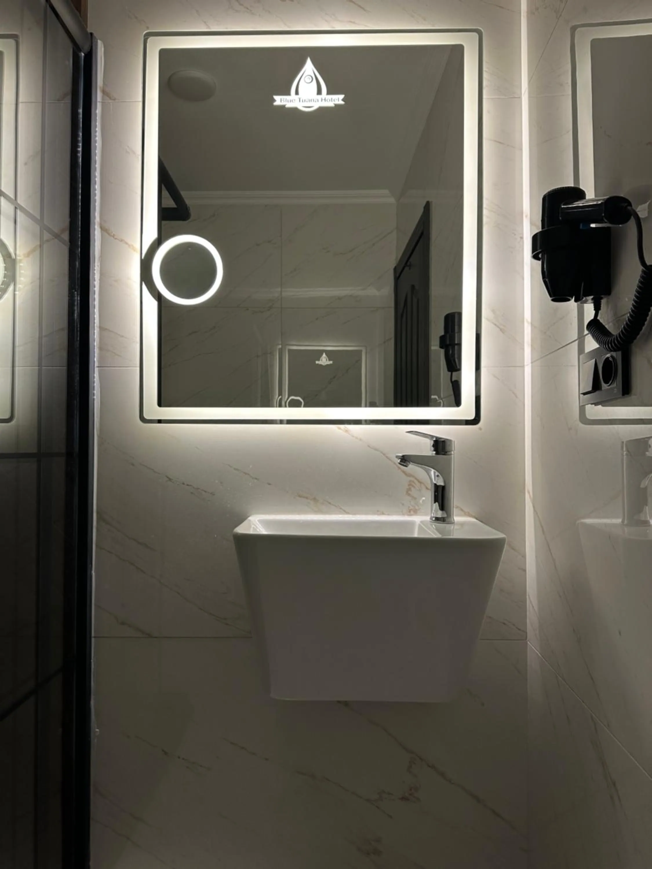 Bathroom in Blue Tuana Hotel Old City