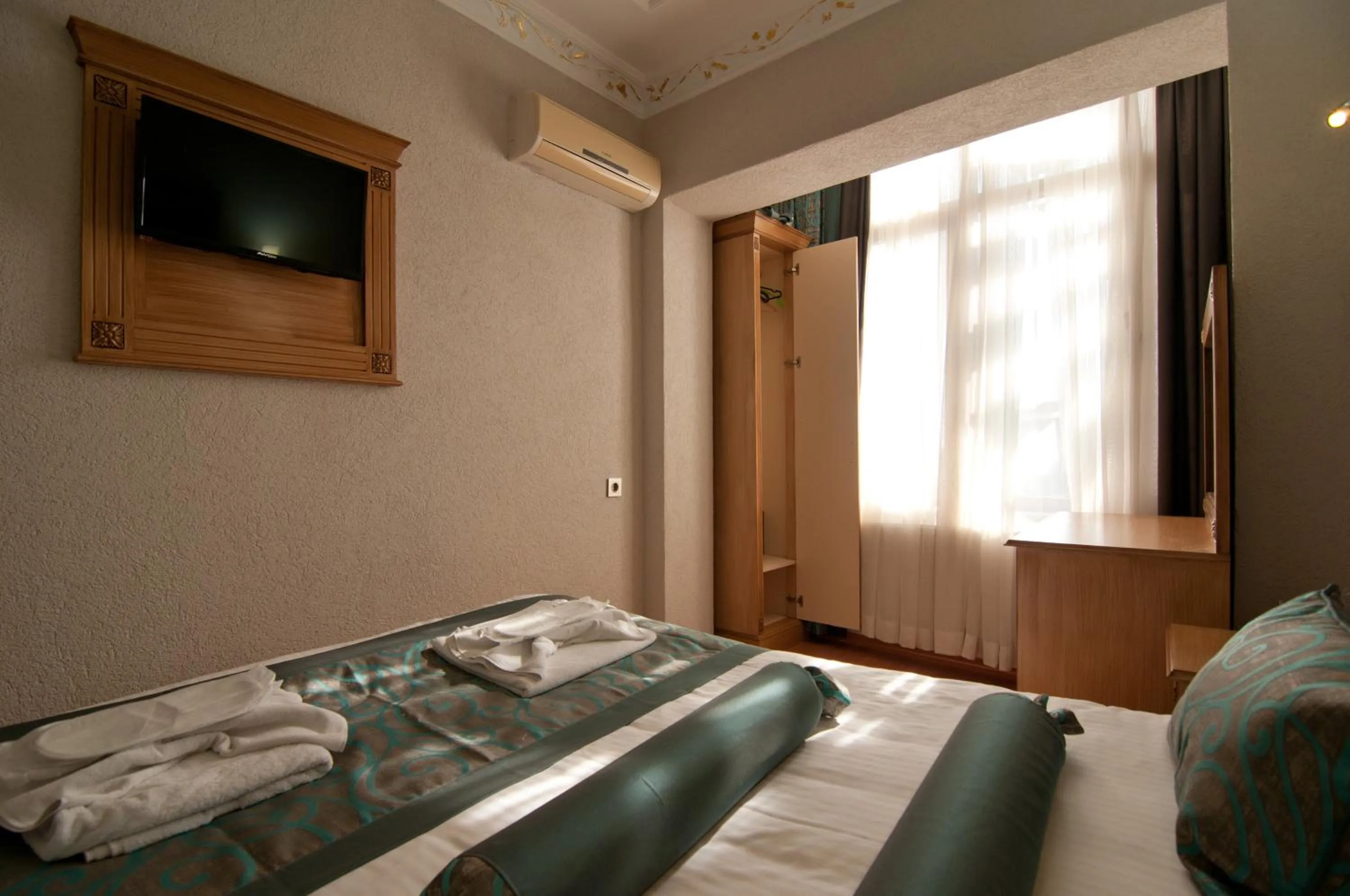 Bed in Blue Tuana Hotel Old City