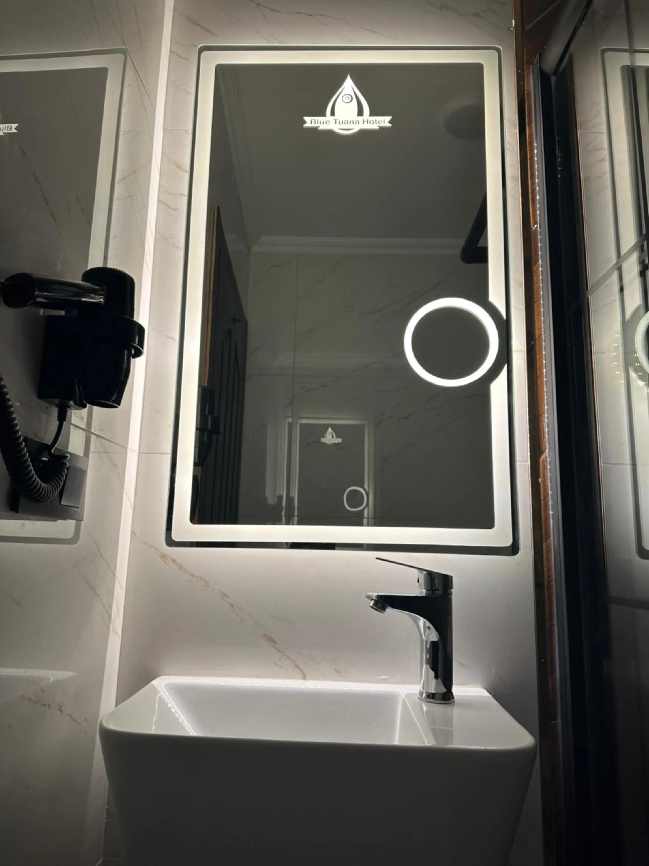 Bathroom in Blue Tuana Hotel Old City