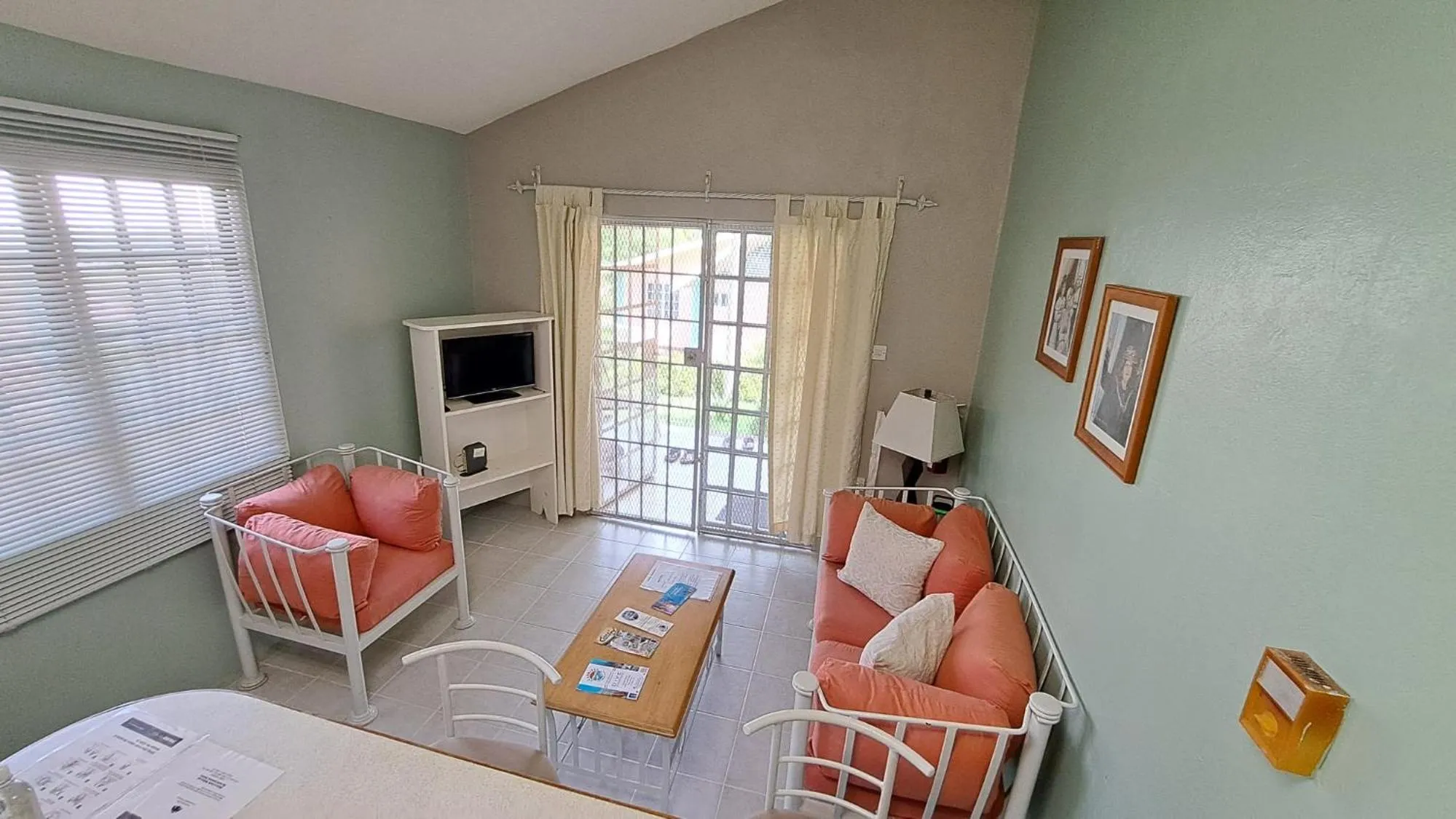 Living room, Bed in Kootney Resorts