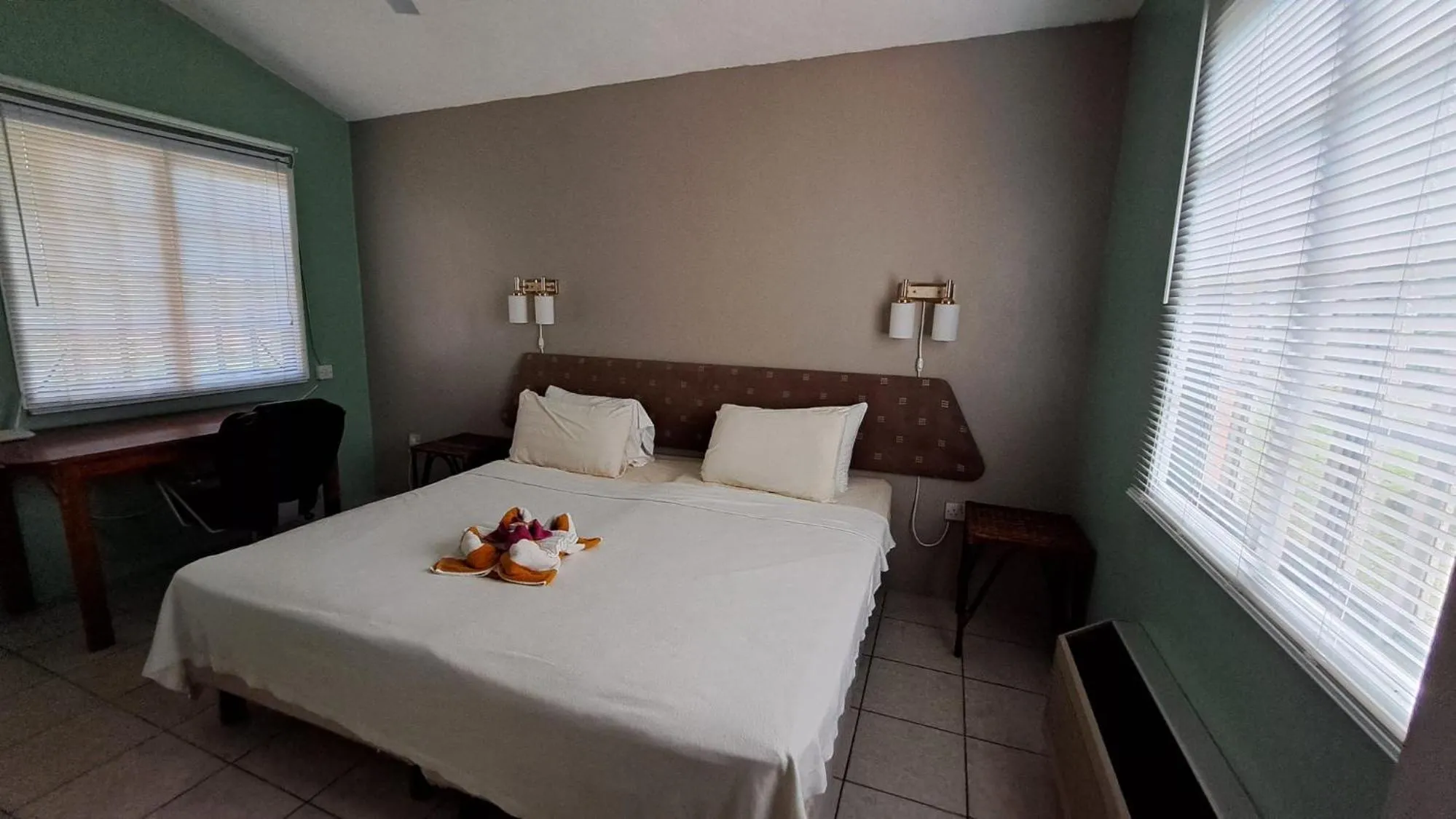 Bedroom, Bed in Kootney Resorts