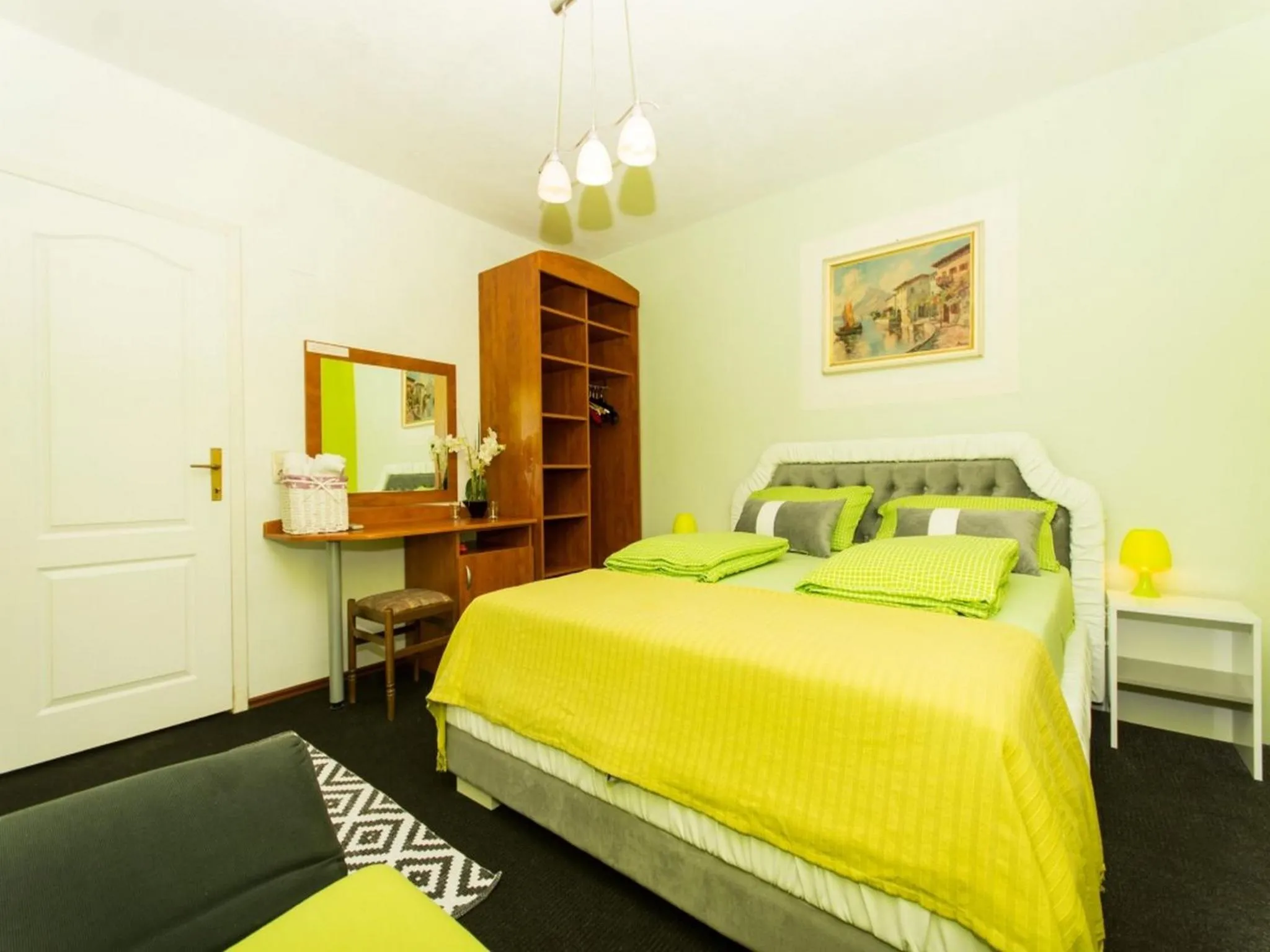Bedroom, Bed in Villa Stil