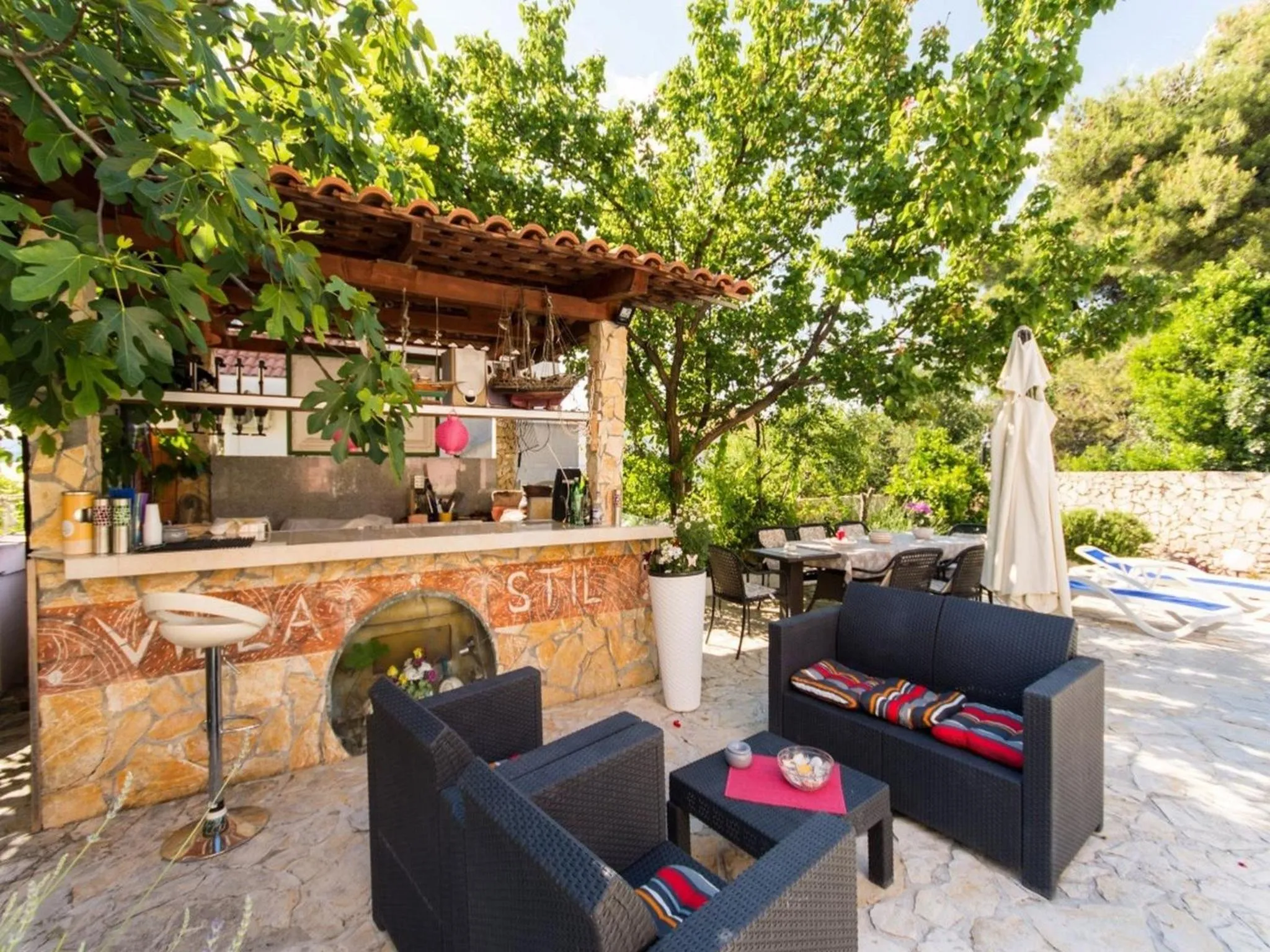 Balcony/Terrace in Villa Stil