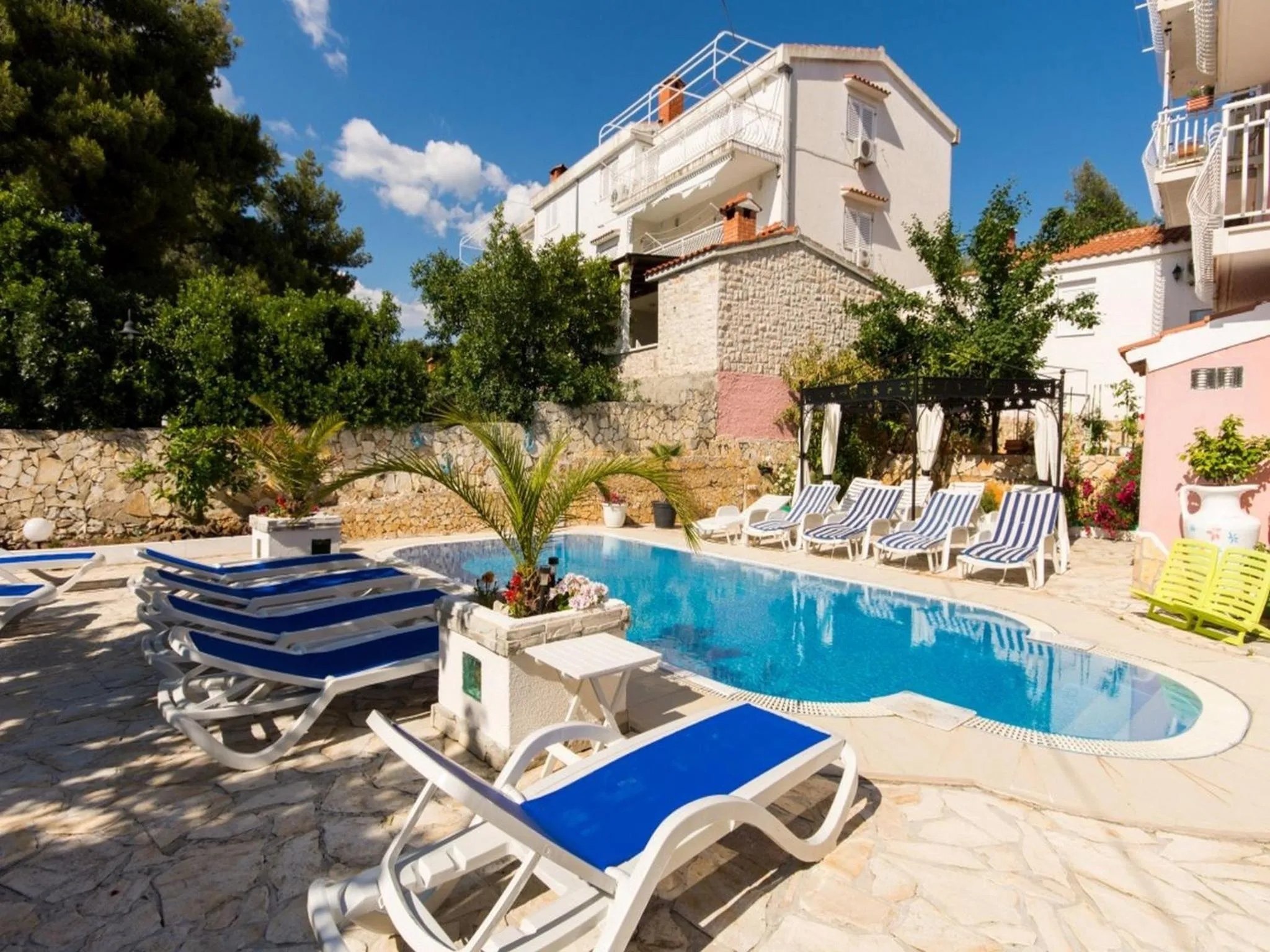 Swimming pool in Villa Stil