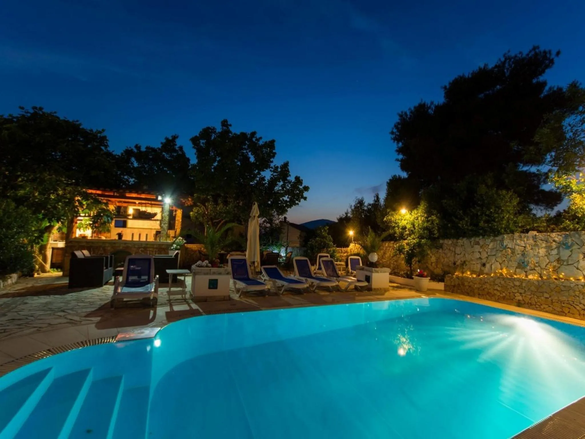 Swimming pool in Villa Stil