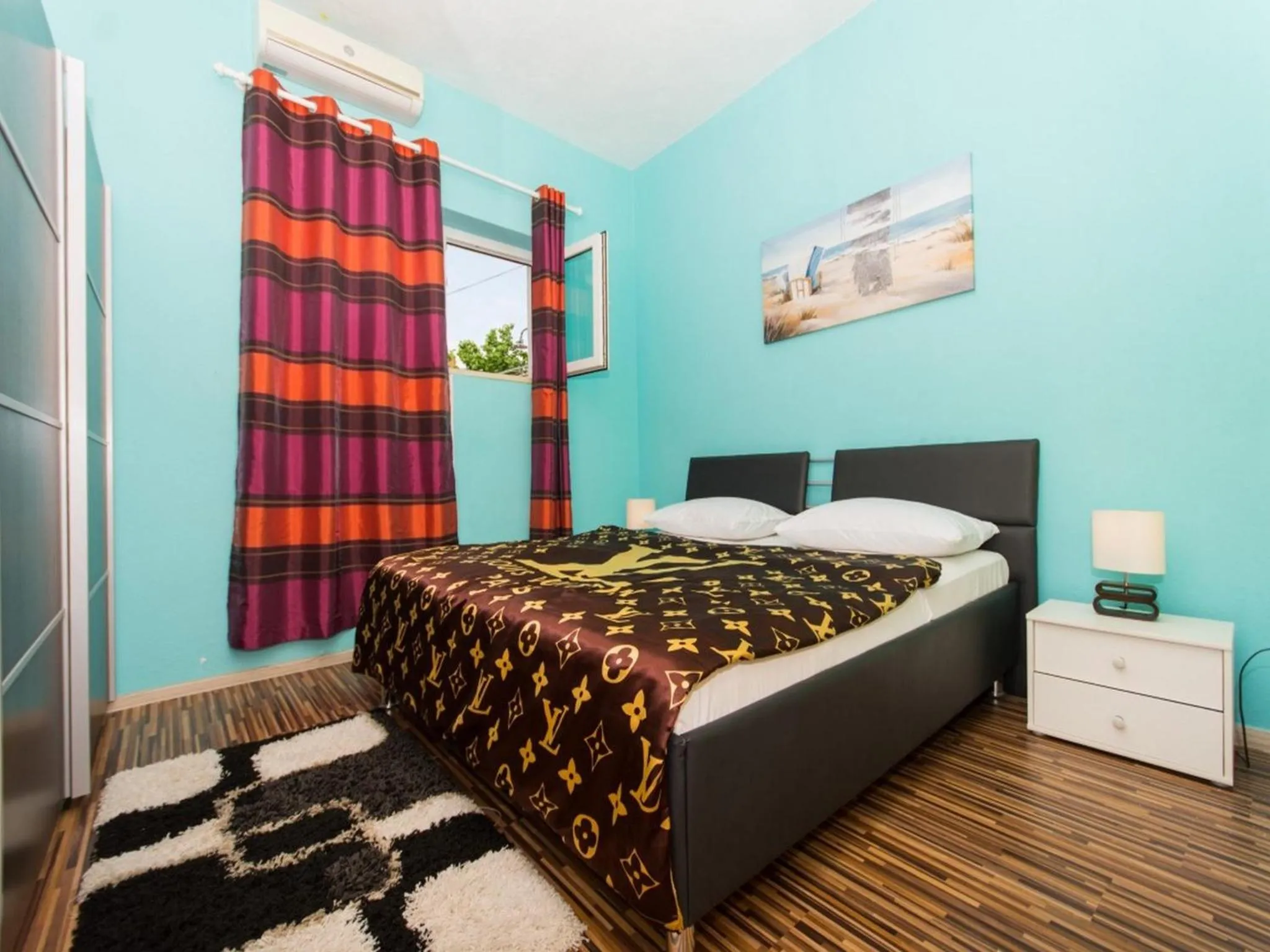 Bedroom, Bed in Villa Stil
