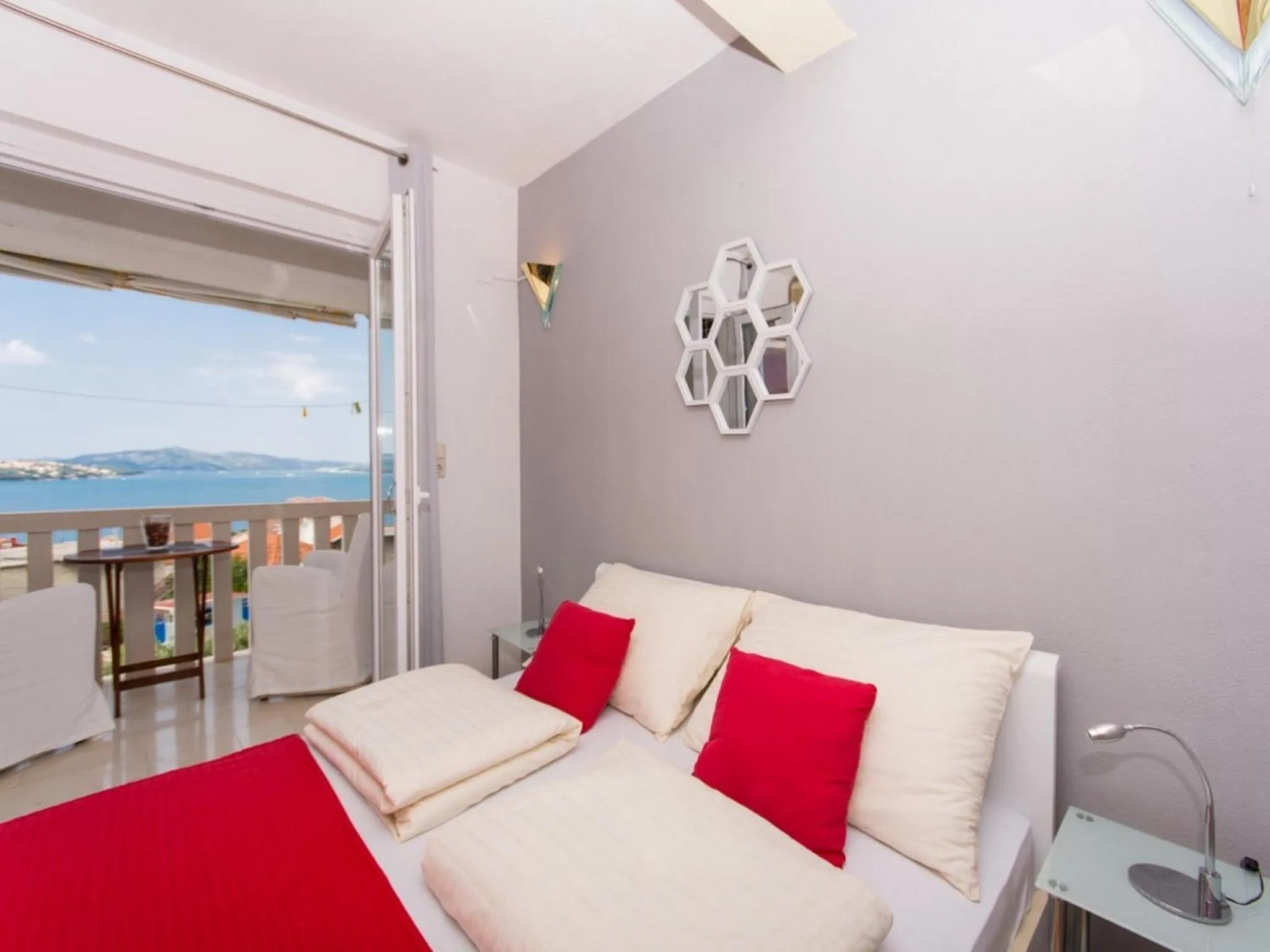 Living room, Bed in Villa Stil