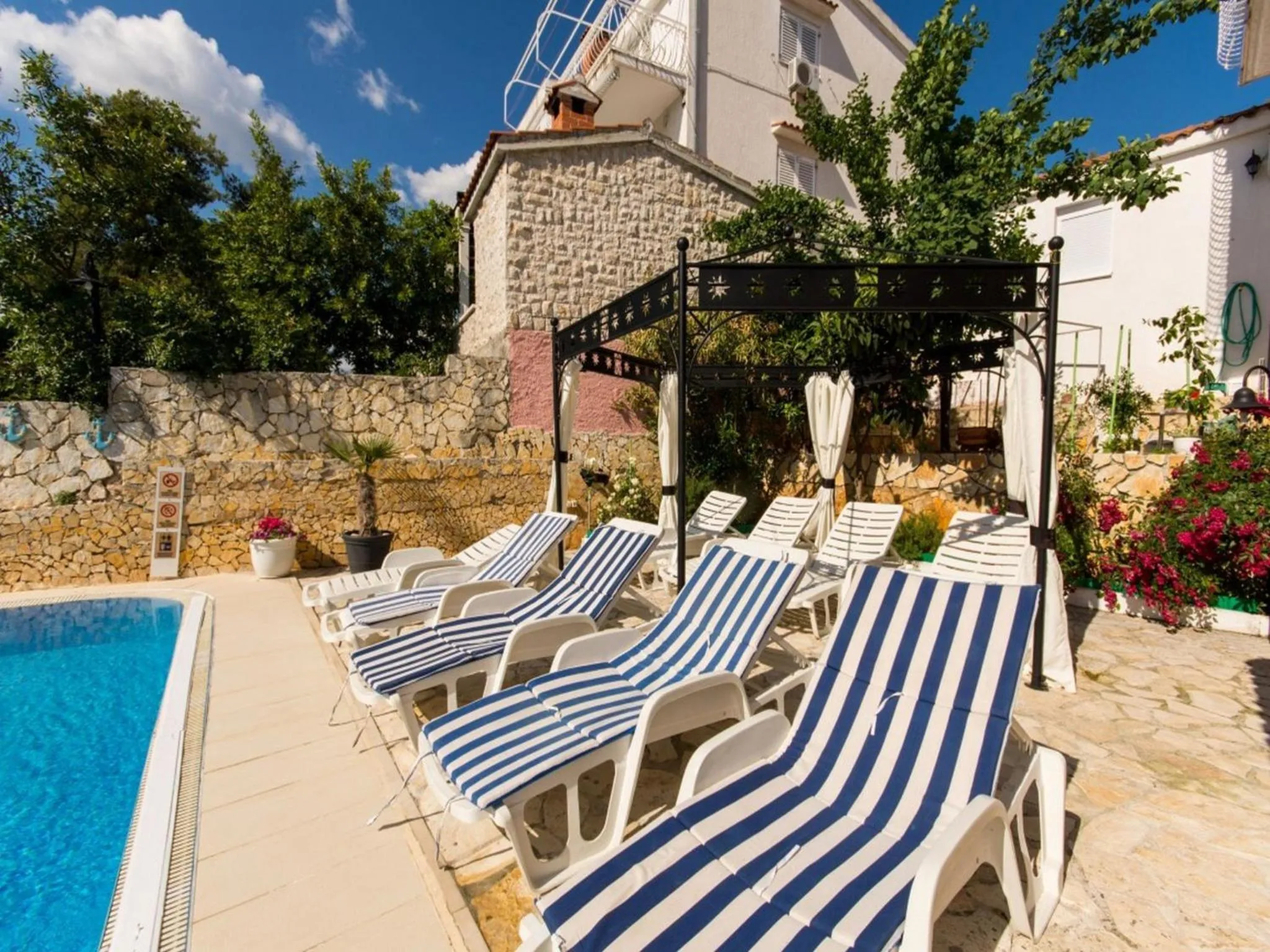 Swimming pool in Villa Stil
