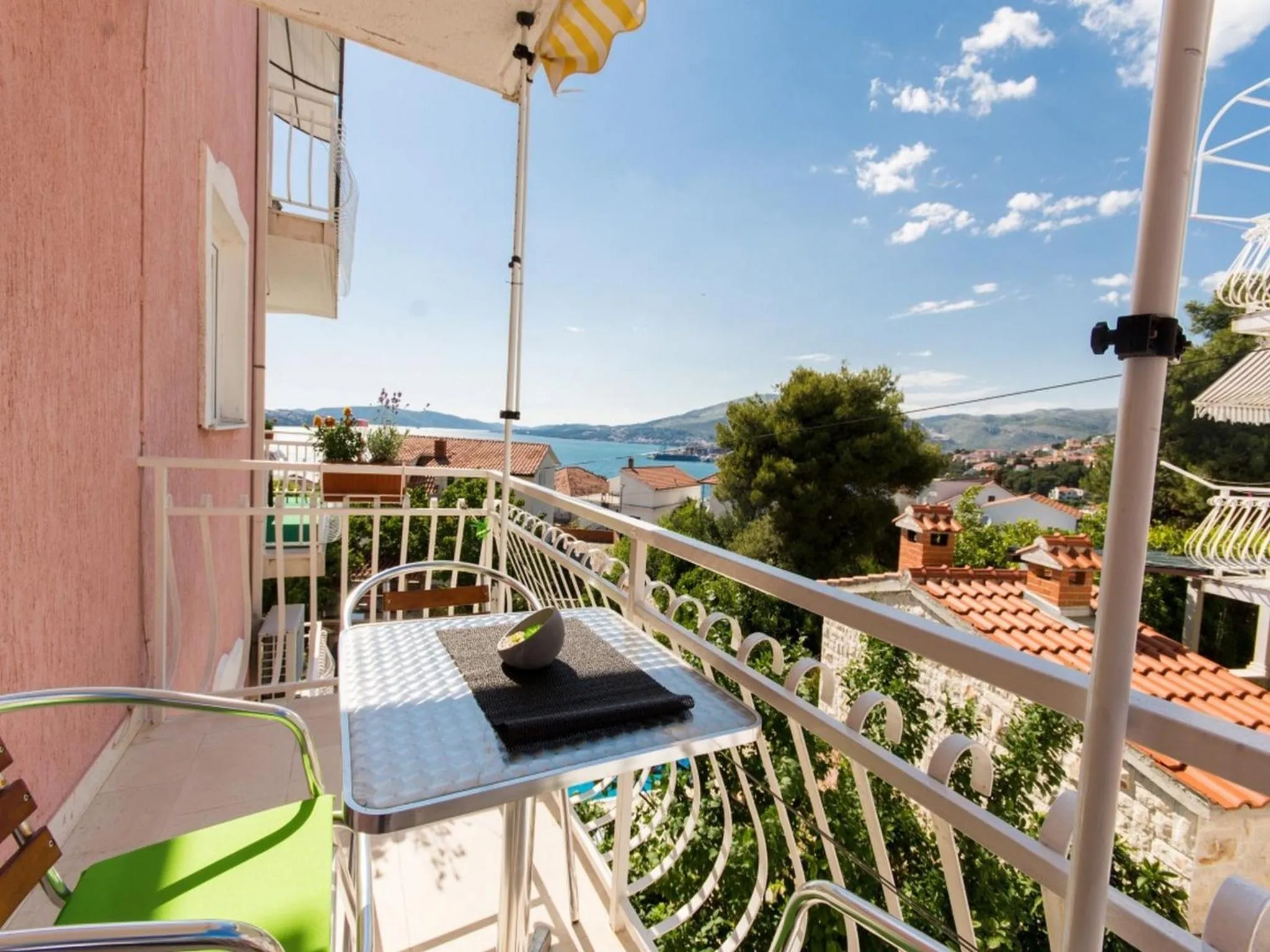 Balcony/Terrace in Villa Stil
