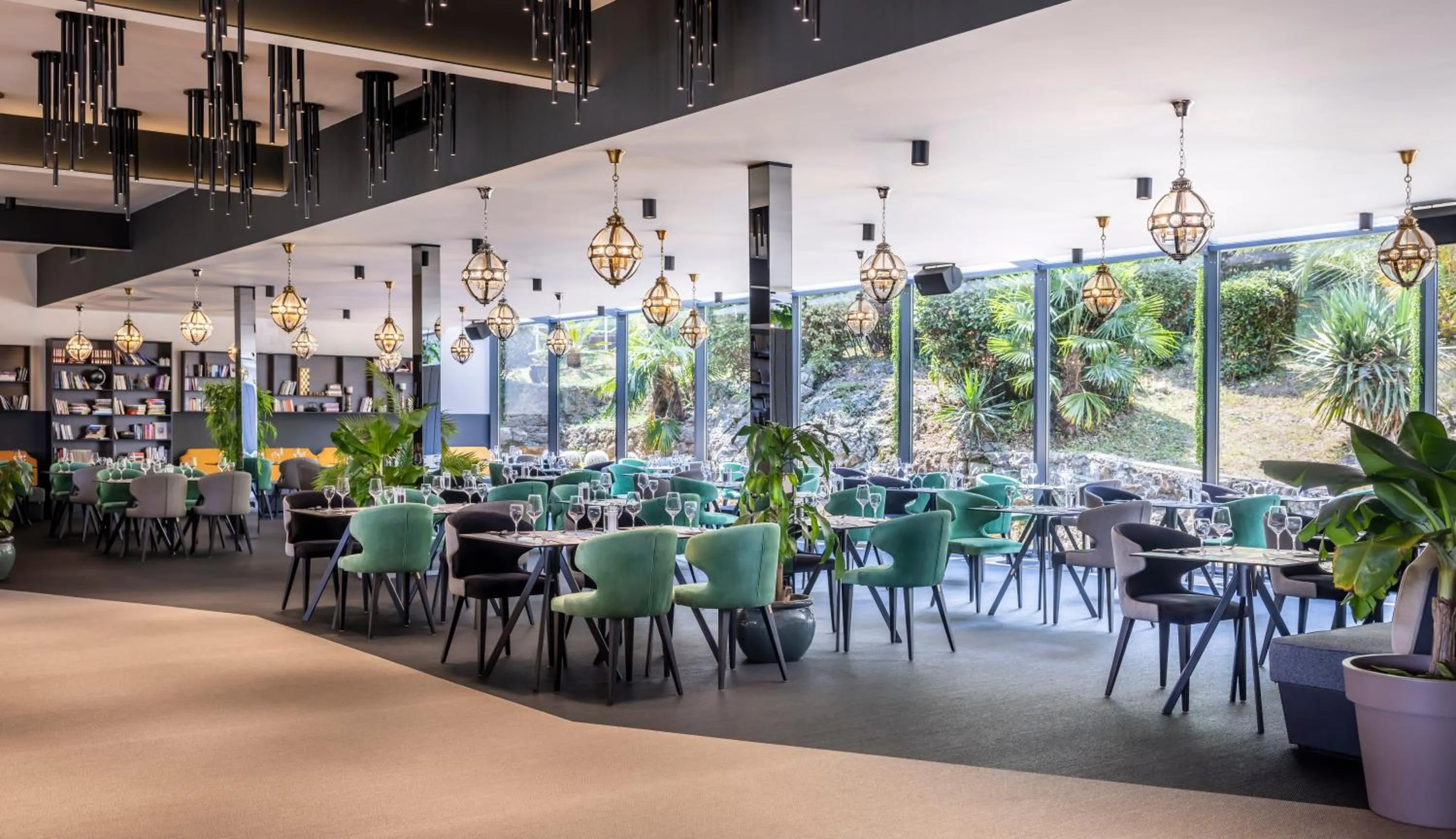 Restaurant/places to eat in Grand Hotel Adriatic II