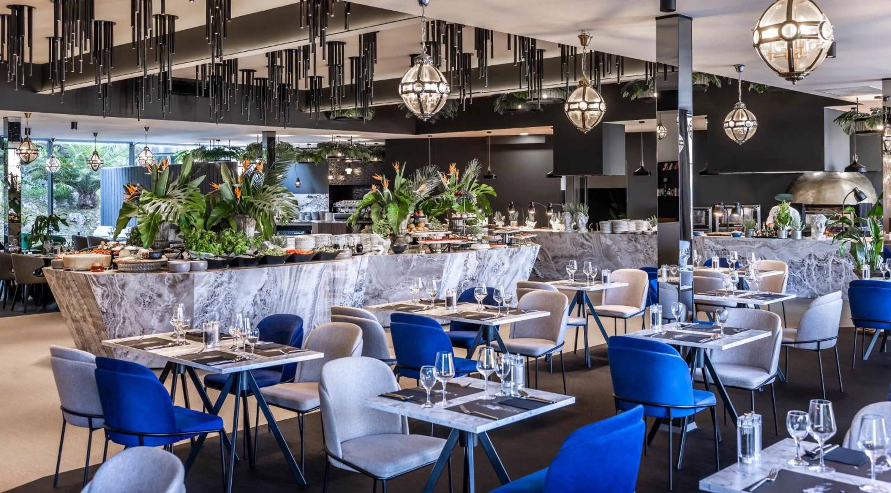 Restaurant/places to eat in Grand Hotel Adriatic II