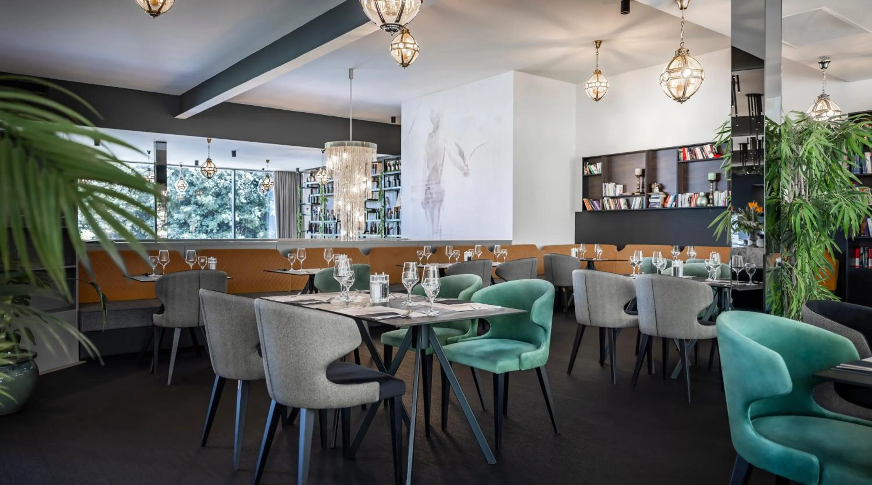 Restaurant/places to eat in Grand Hotel Adriatic II