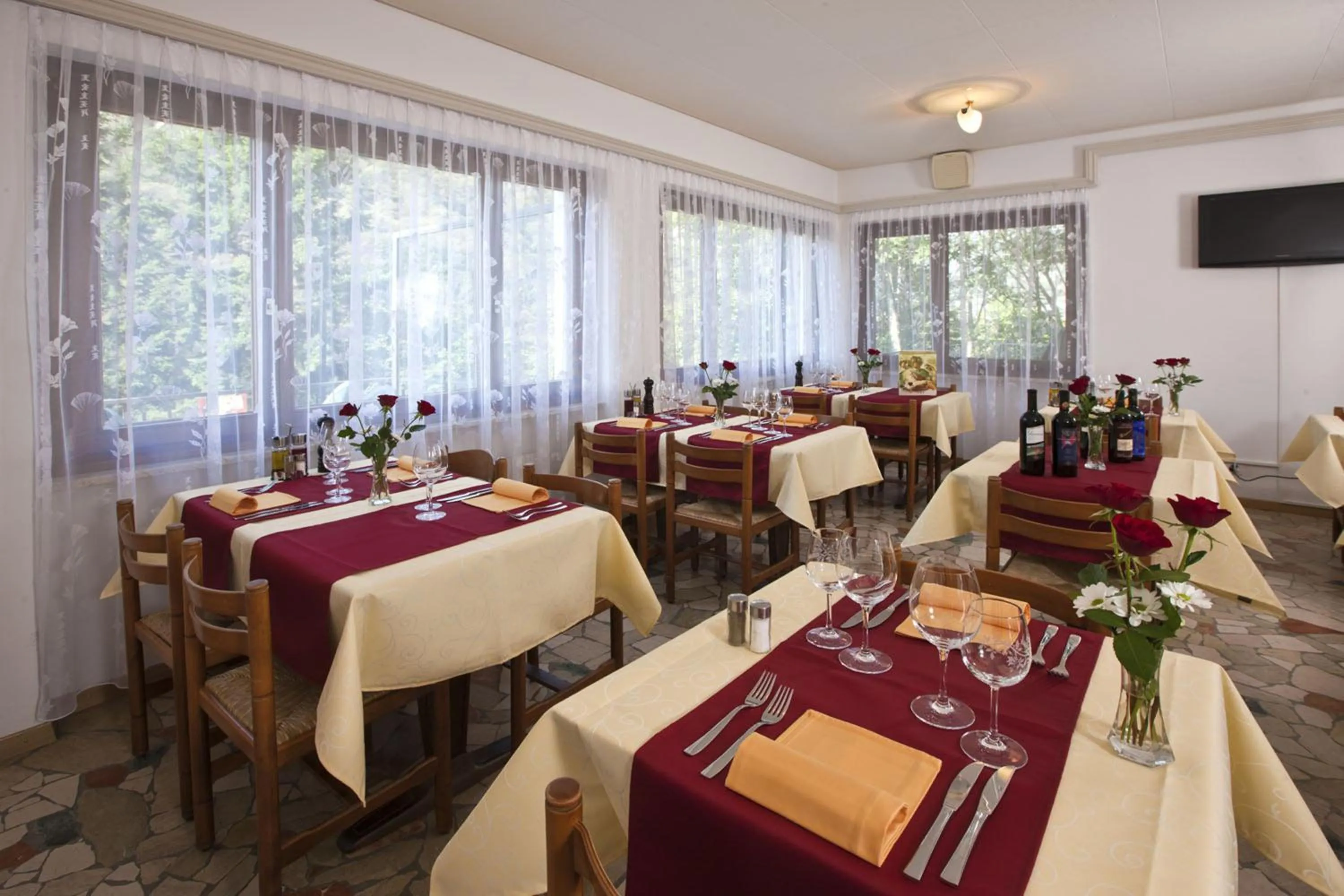 Restaurant/places to eat in Hotel Al Lago