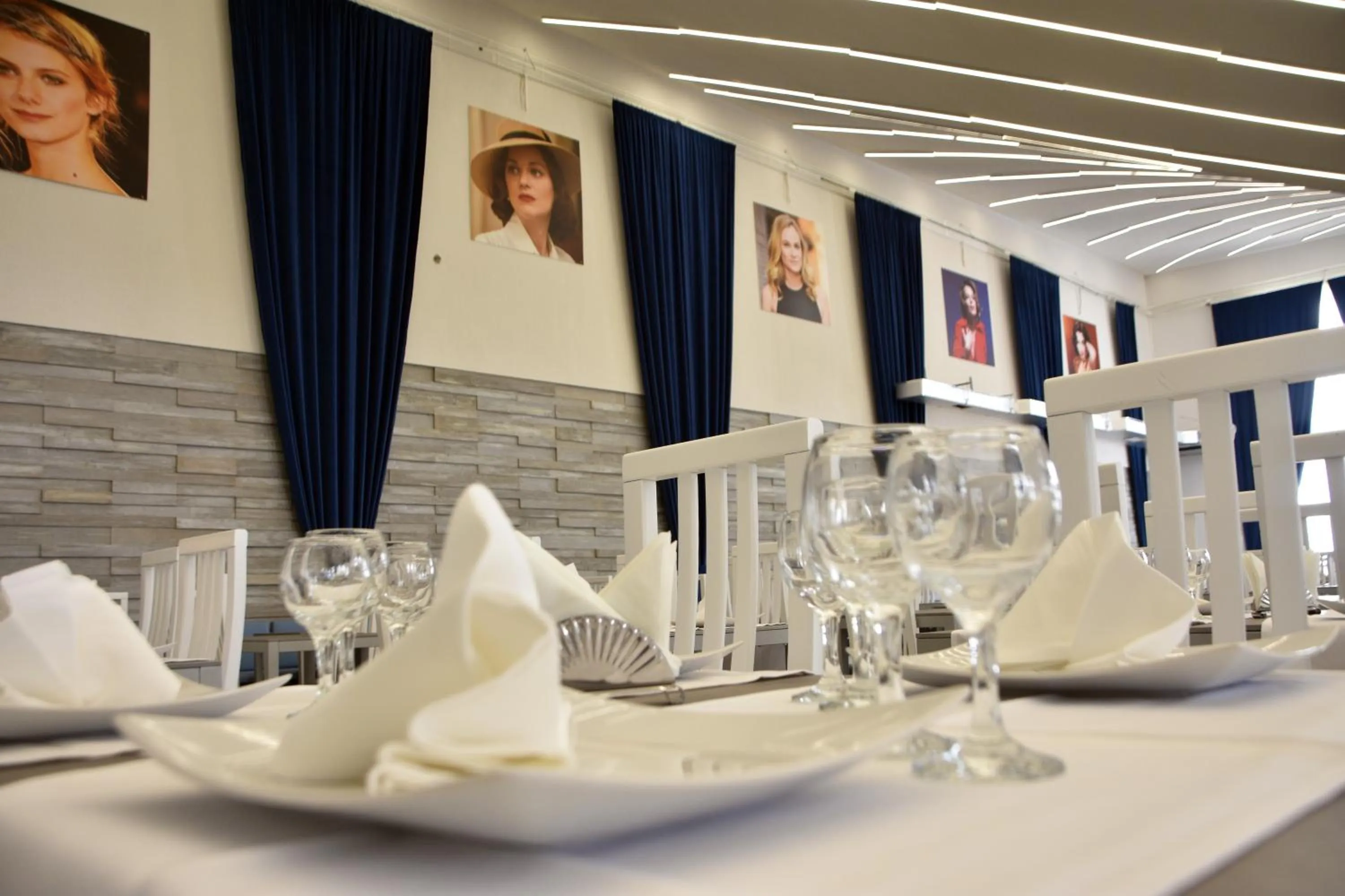 Restaurant/places to eat in Hotel Victoria