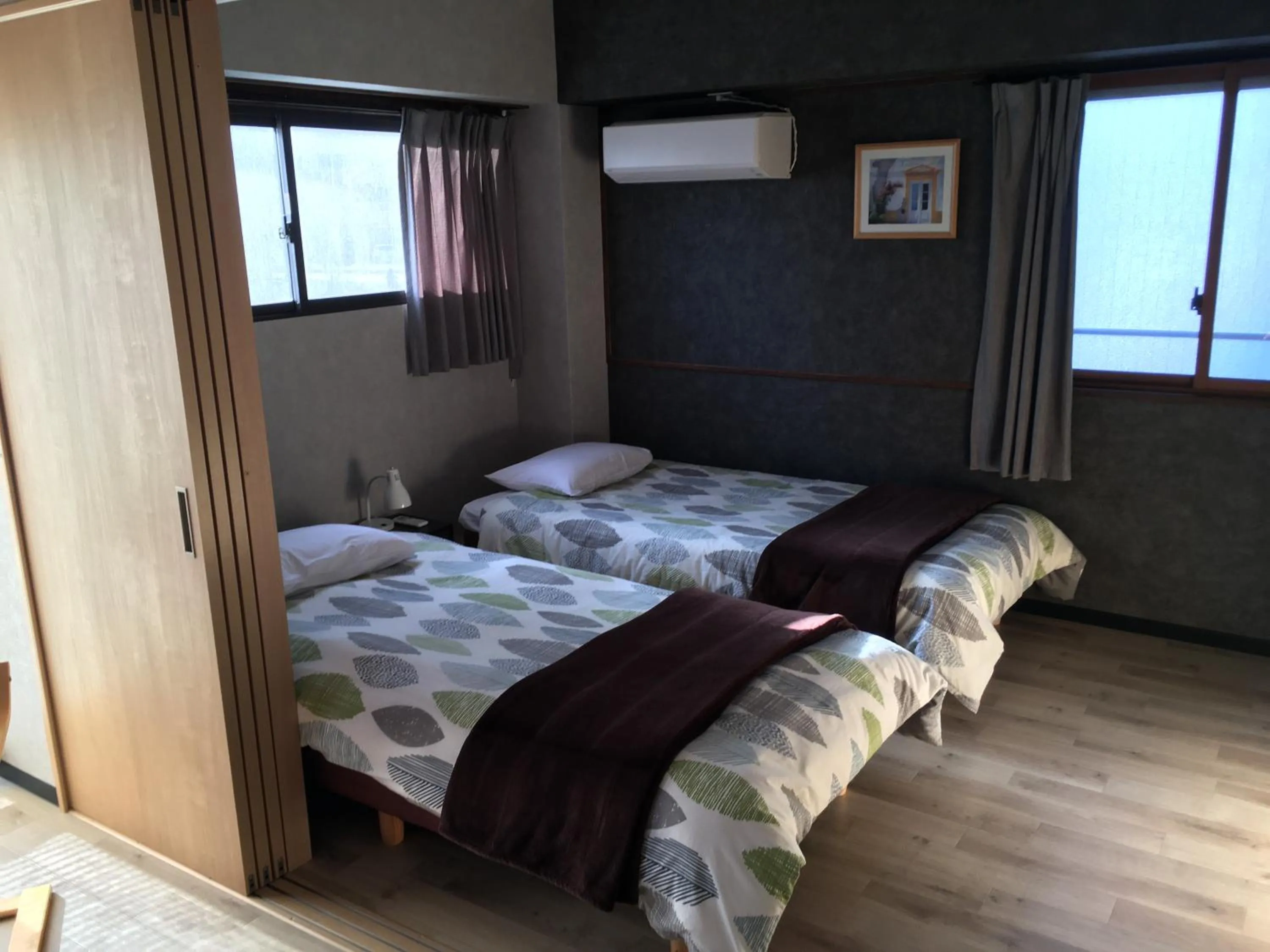 Bedroom, Bed in Compass