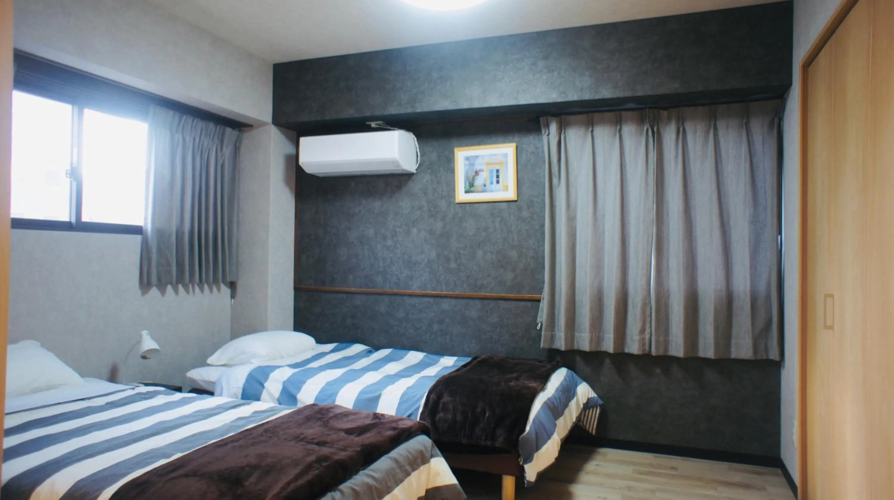 Bedroom, Bed in Compass
