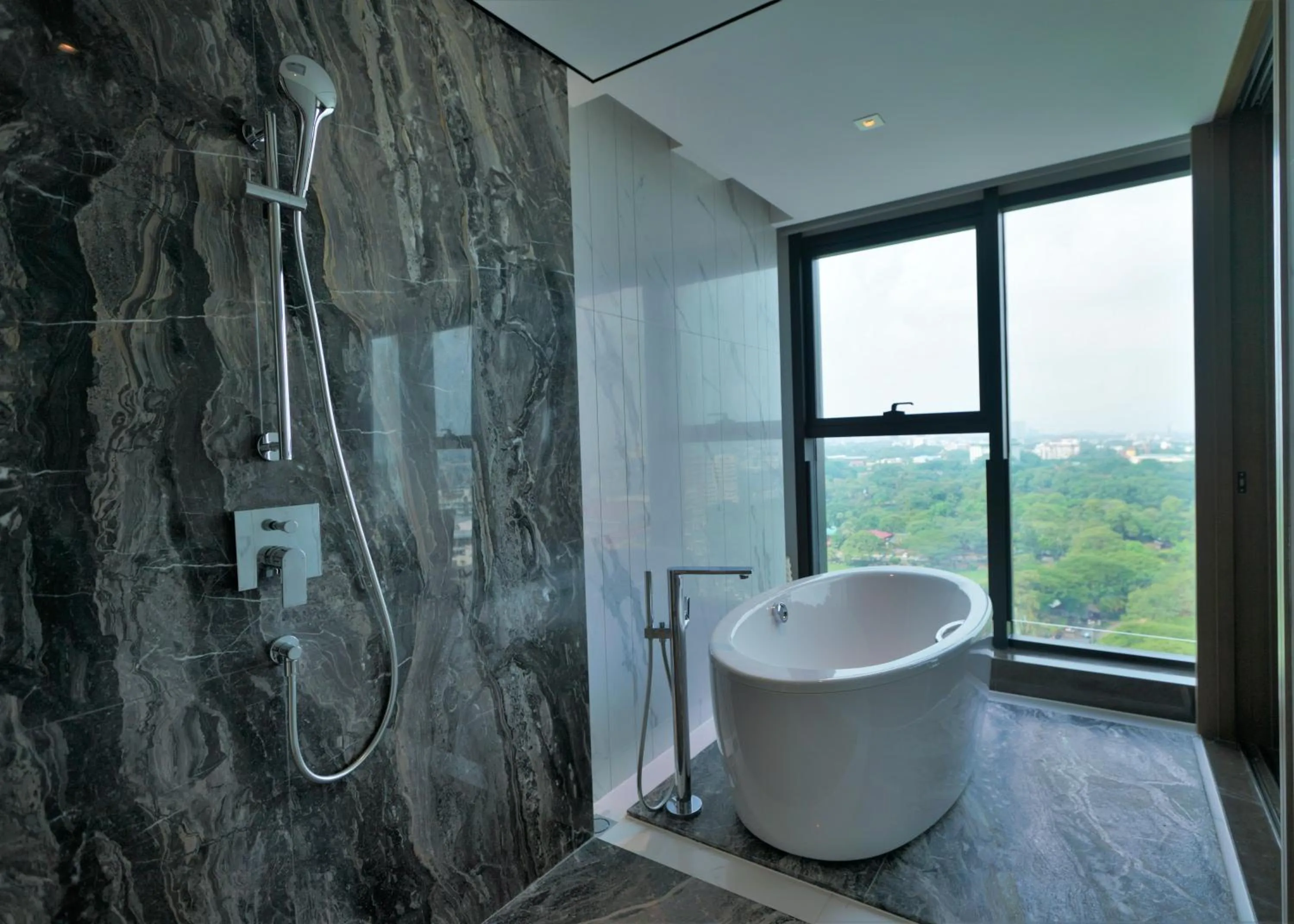 Shower in Wyndham Grand Yangon
