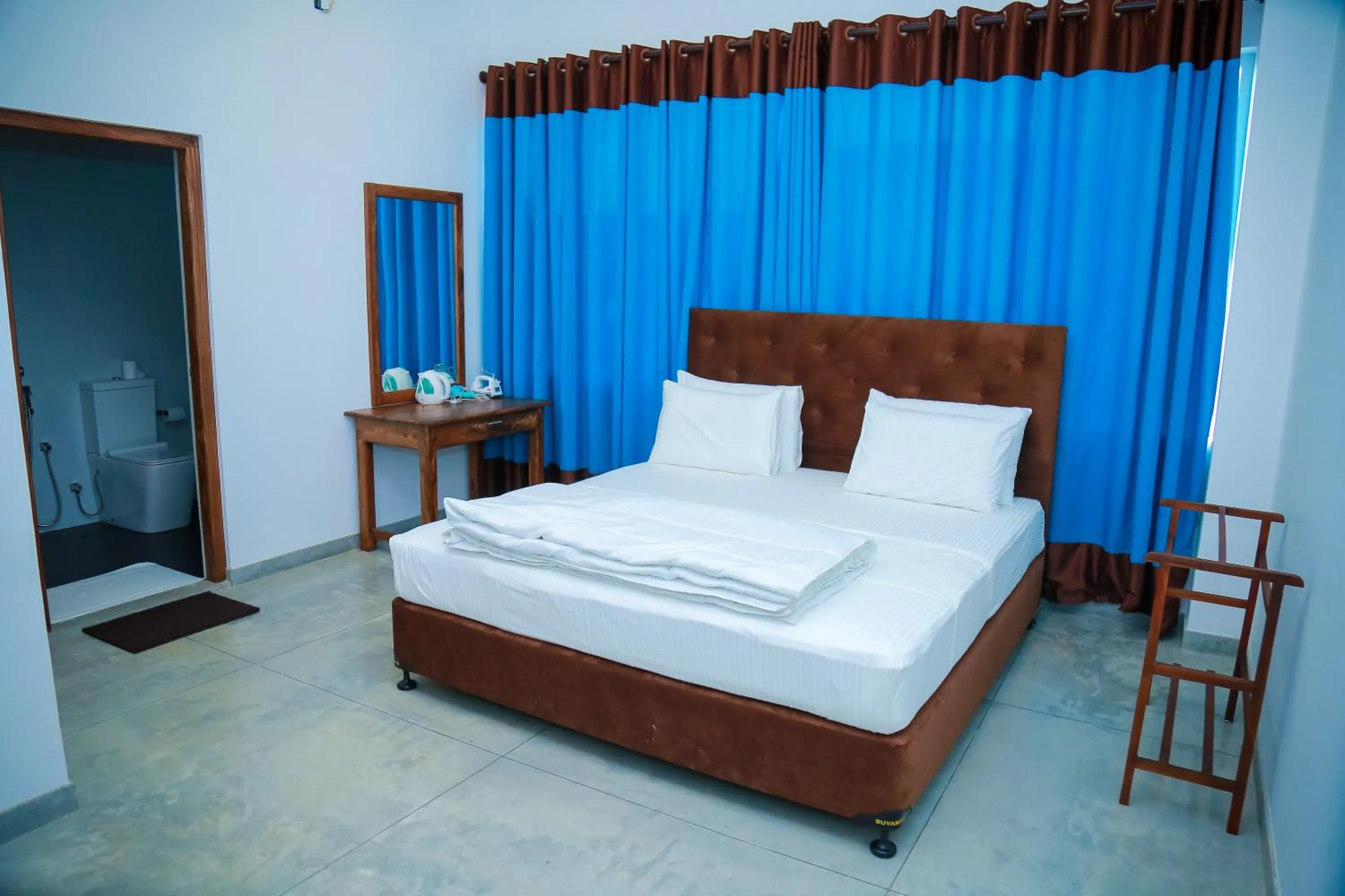 air conditioner, Bed in Funky Hotel