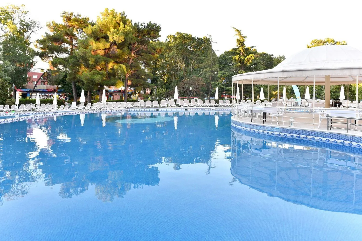 Swimming pool in iHotel Sunny Beach