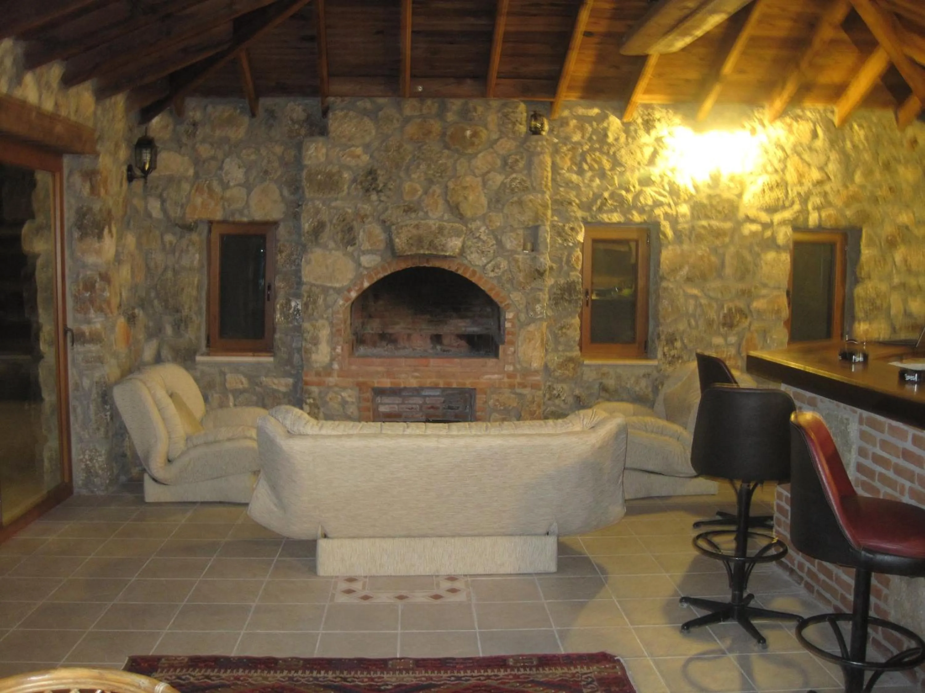 Restaurant/places to eat in Doga Apartments