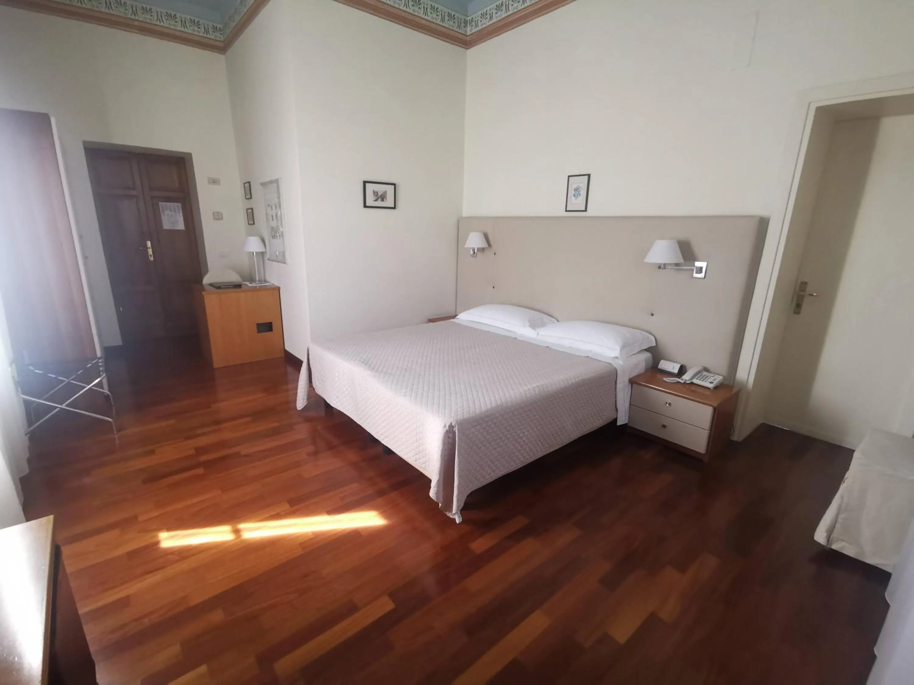 Bedroom, Bed in Deco Hotel