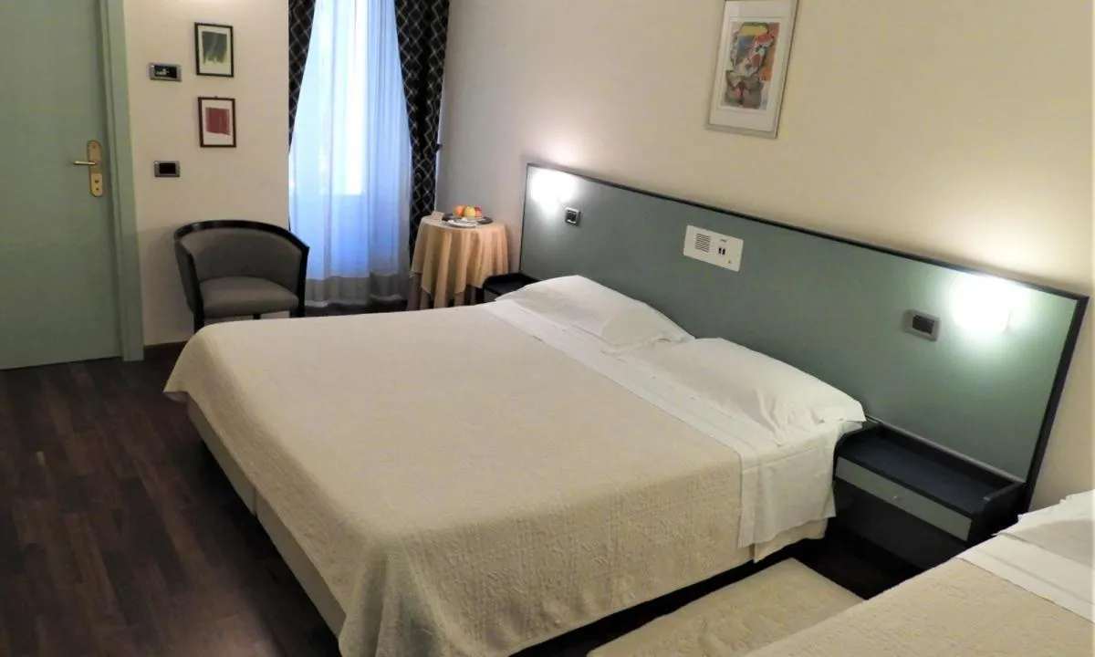 Bedroom, Bed in Deco Hotel