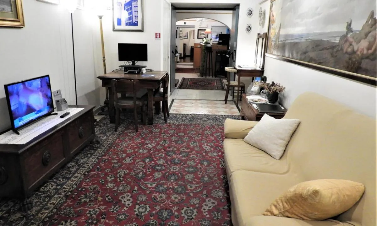 Communal lounge/ TV room in Deco Hotel