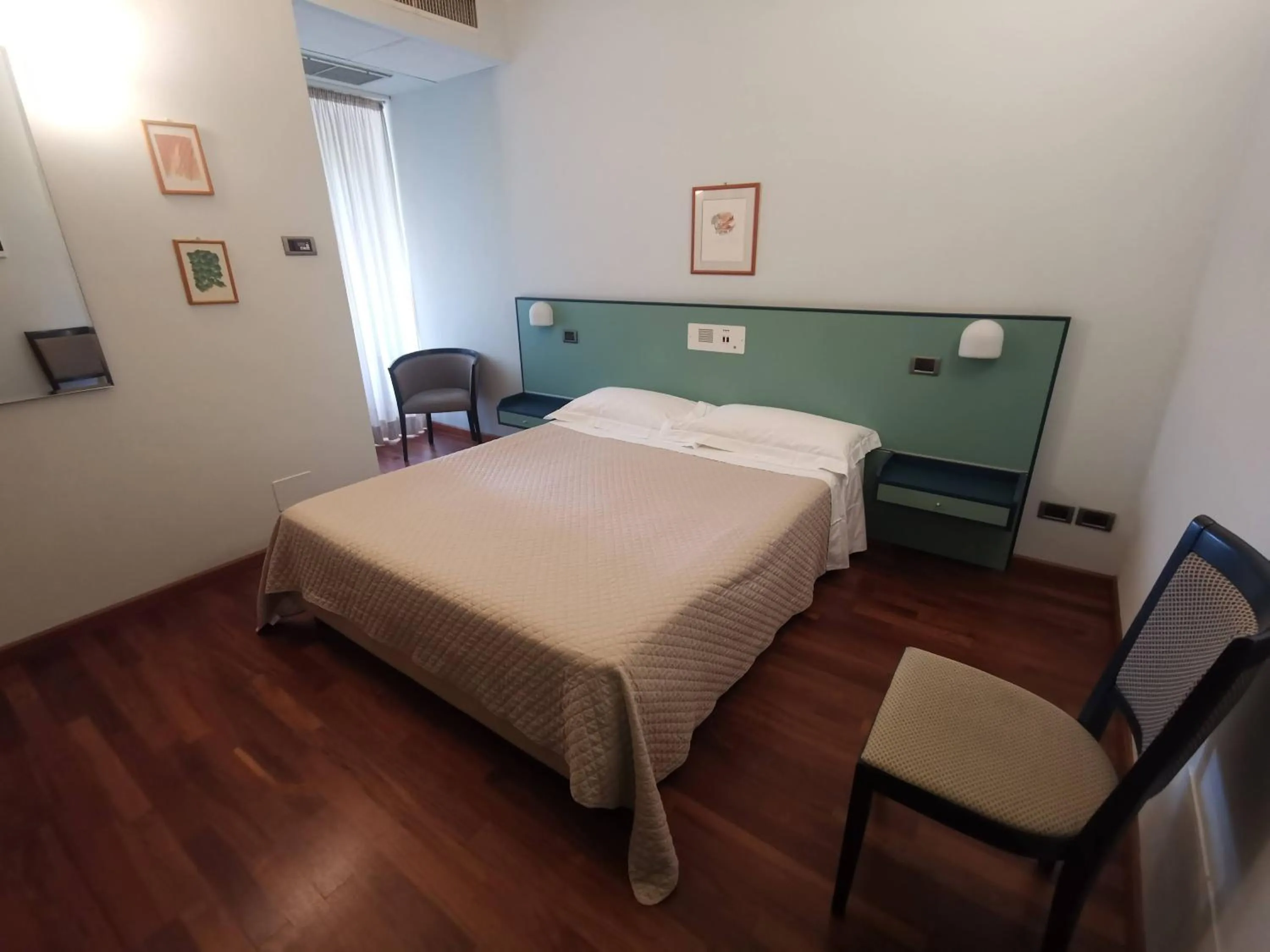 Bedroom, Bed in Deco Hotel