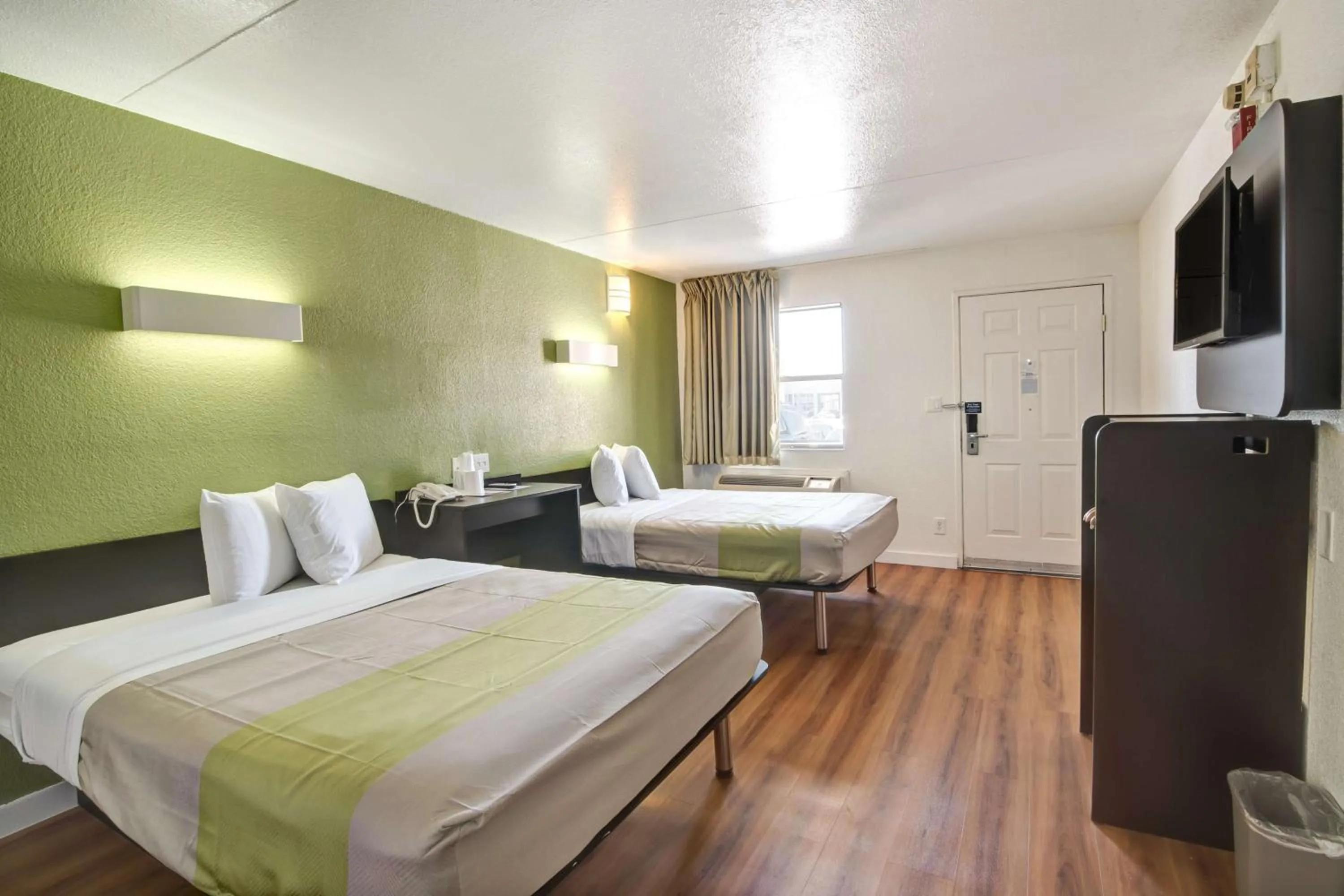 TV and multimedia, Bed in Motel 6-Dallas, TX - Forest Lane