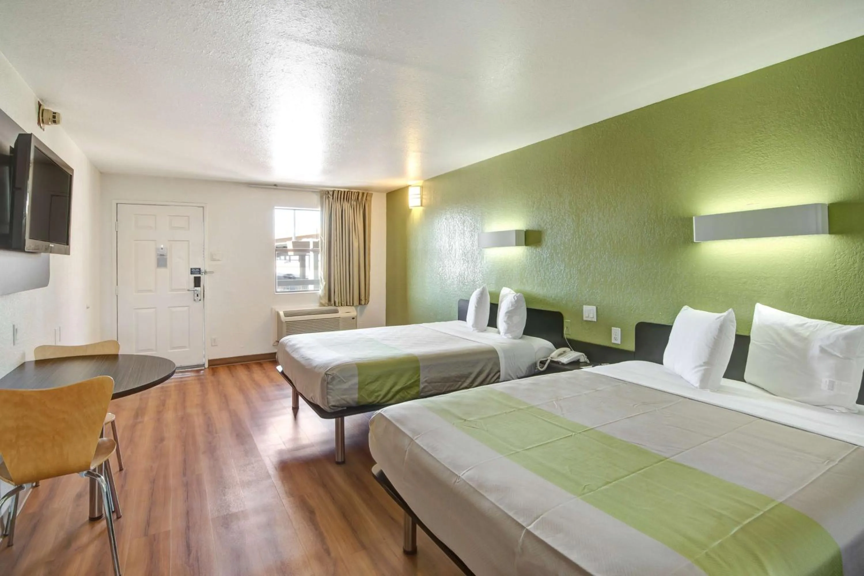 TV and multimedia, Bed in Motel 6-Dallas, TX - Forest Lane
