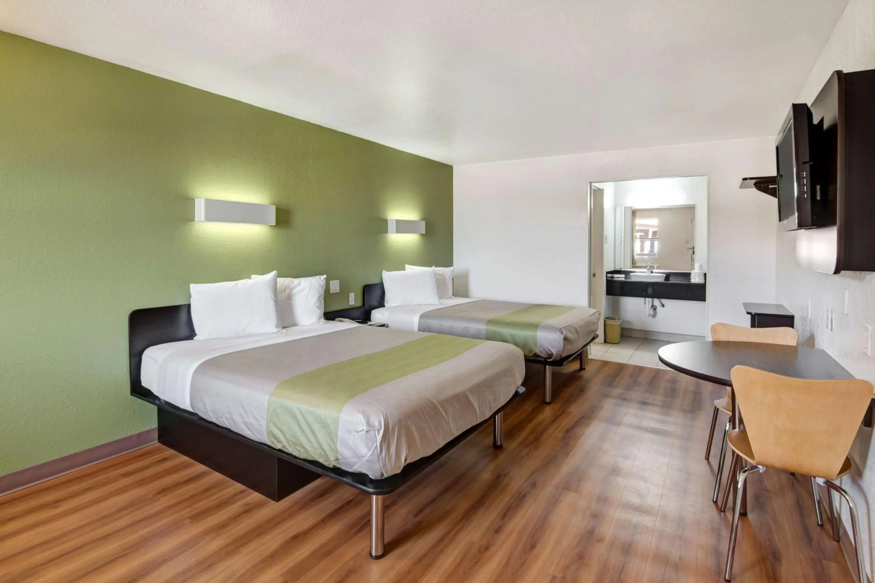 TV and multimedia, Bed in Motel 6-Dallas, TX - Forest Lane