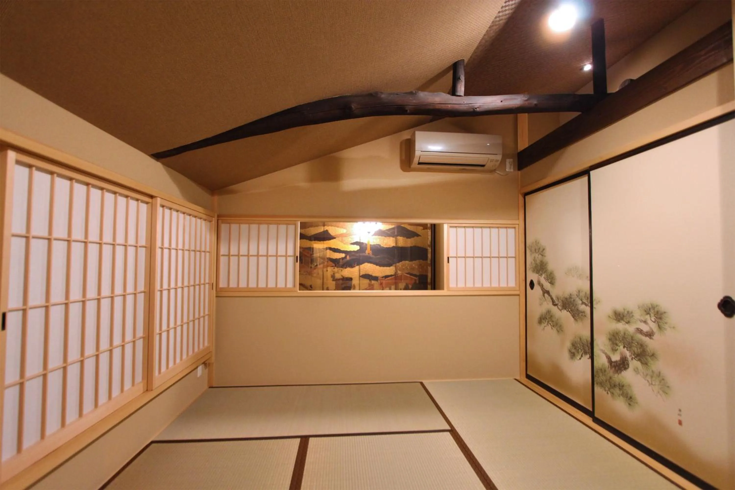 Photo of the whole room in Kyomachiya Ebisu
