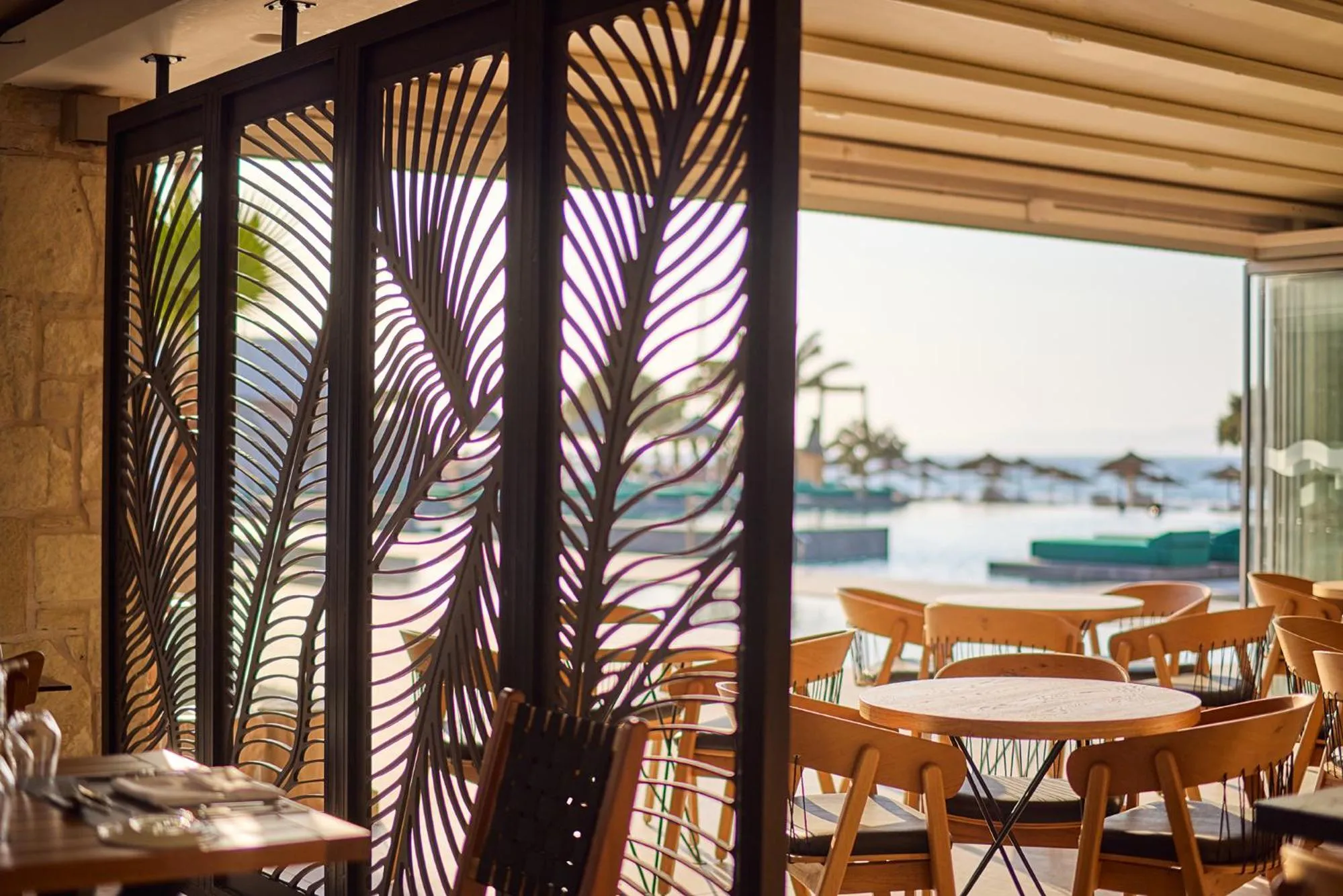 Restaurant/places to eat in Paralos Kosta Alímia