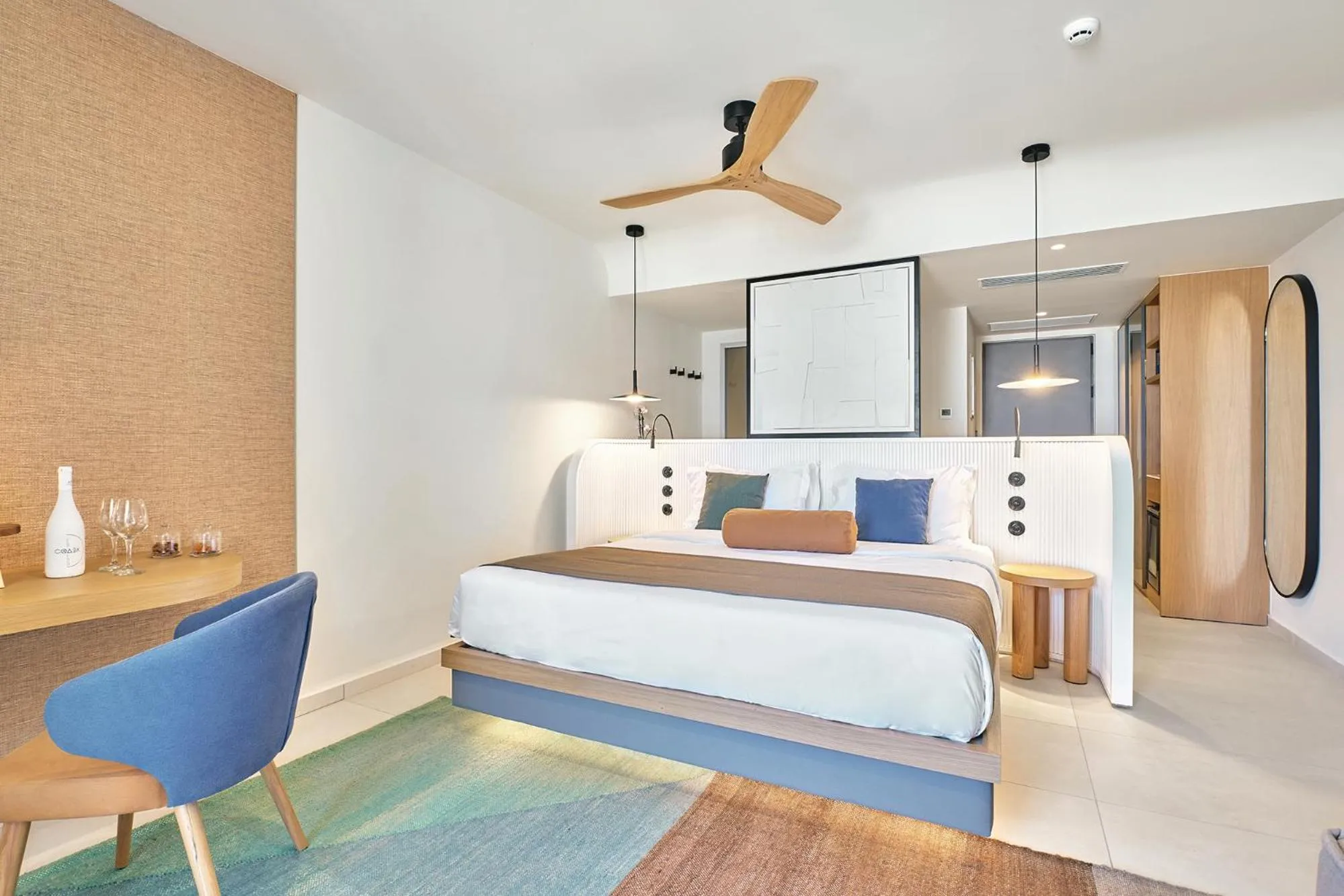 Photo of the whole room, Bed in Paralos Kosta Alímia